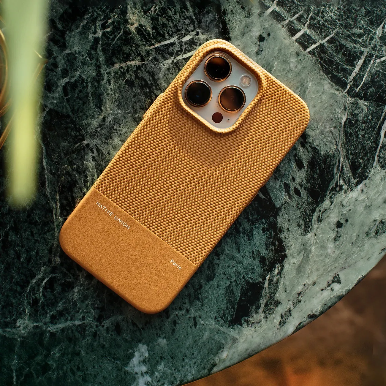 Coque (Re)Classic iPhone 15 Native Union