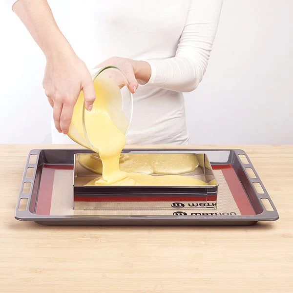 Lot Entonnoir à piston pro en inox et tapis de cuisson Mathon