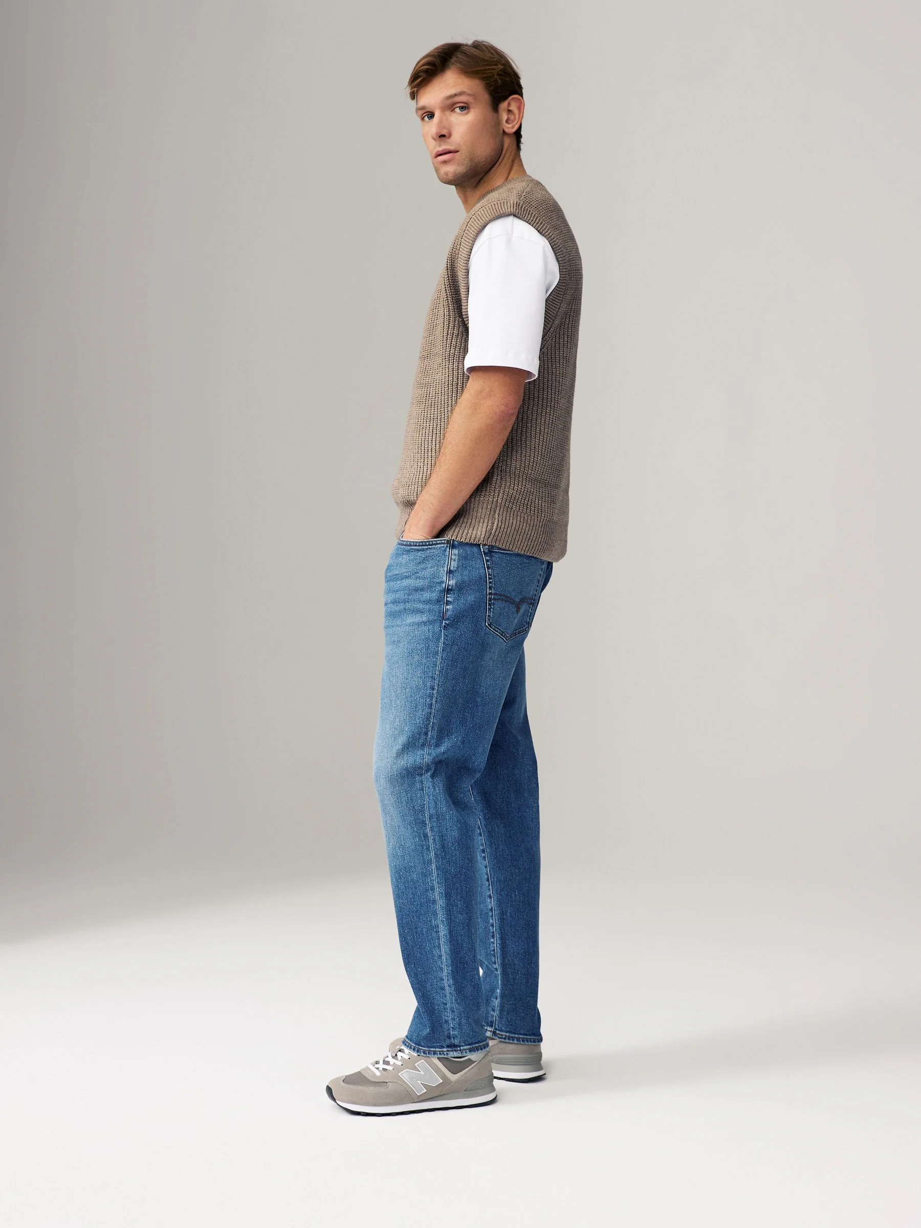 Mediumblauw - Standaard toelopende pasvorm - Vintage wash denim jeans