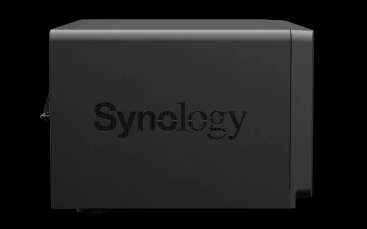 Synology DS1825  - NAS Server - 8 Bays