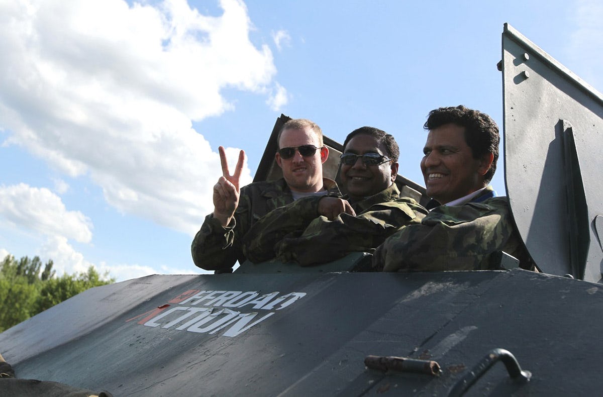 Schützenpanzer BMP1 fahren Milovice als Geschenk