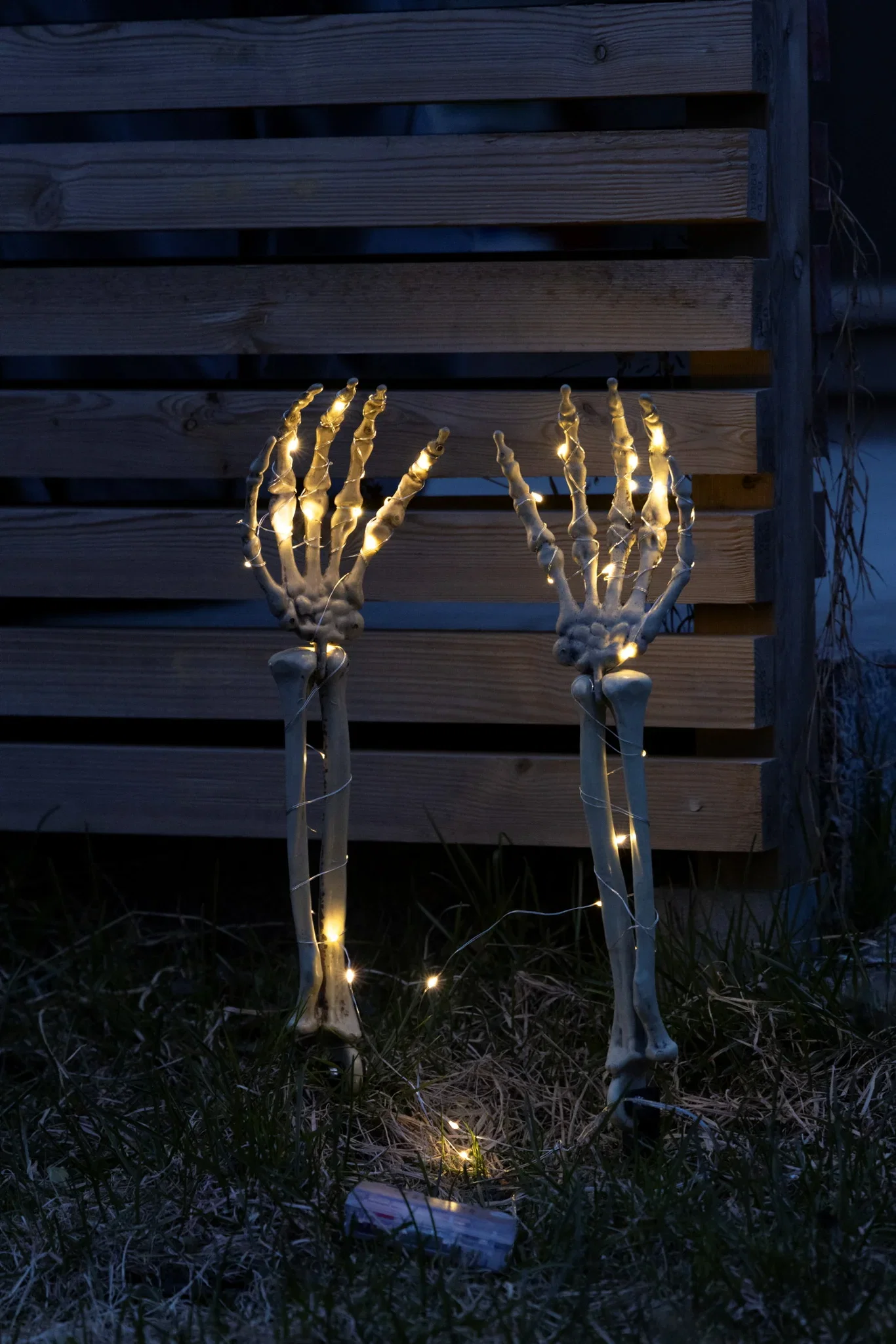 Halloweenpynt Skjeletthender med LED-lys Lengde 47 cm