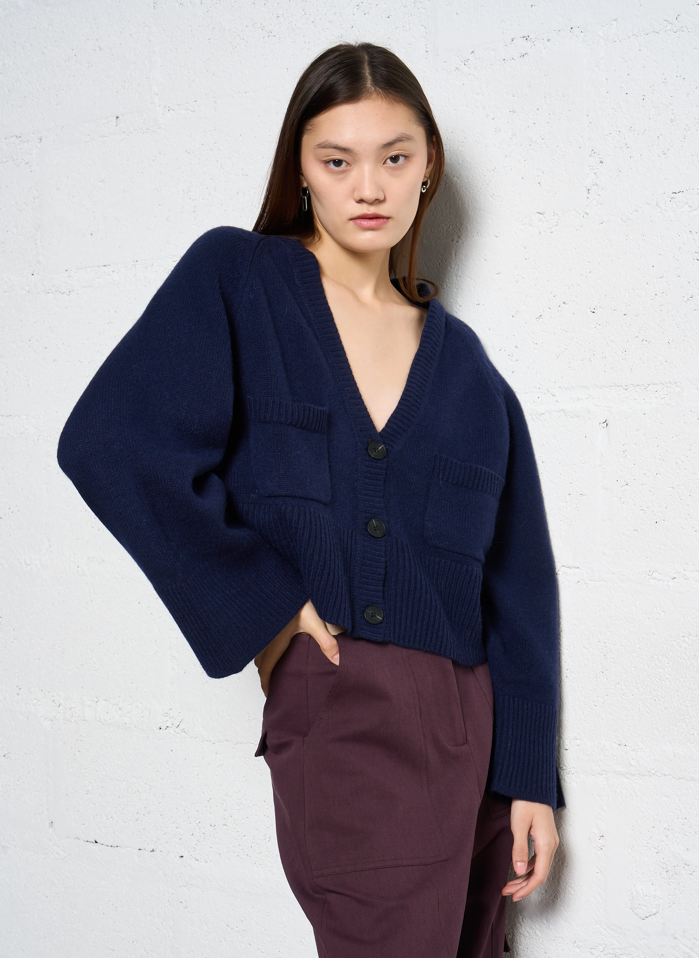 MEDI - Gilet court col V en laine| Bleu