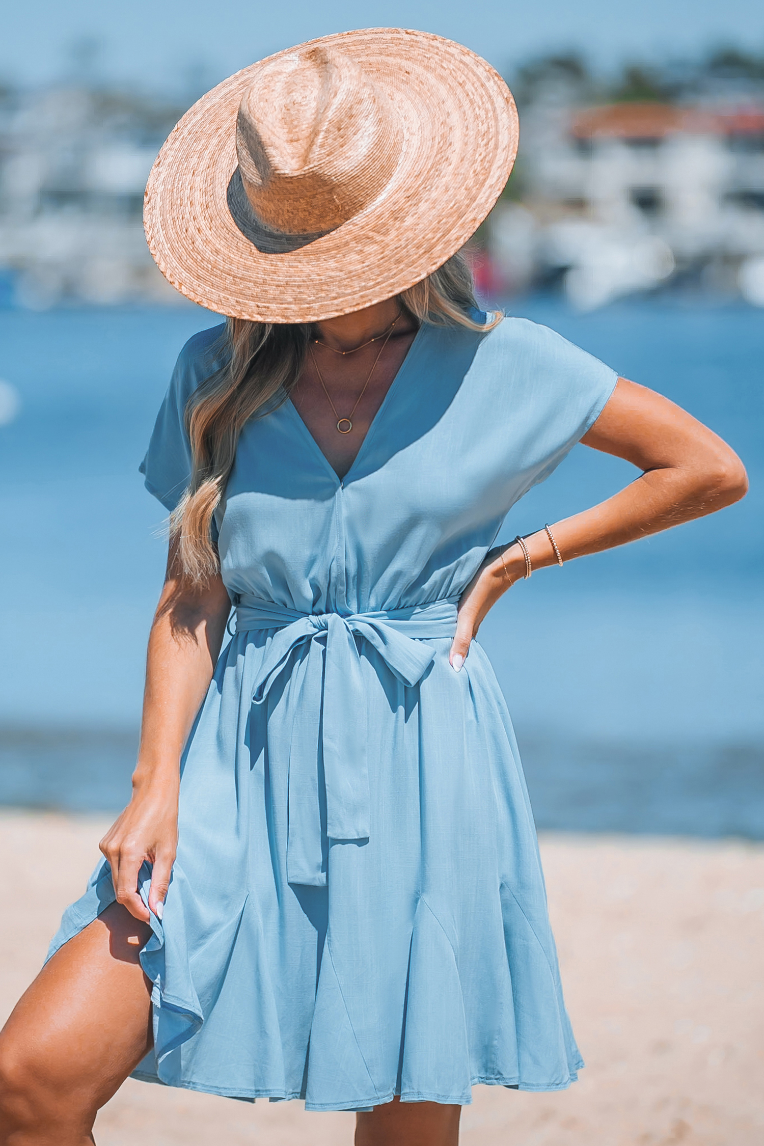 Robe mini à manches courtes et col surplis bleu tendre
