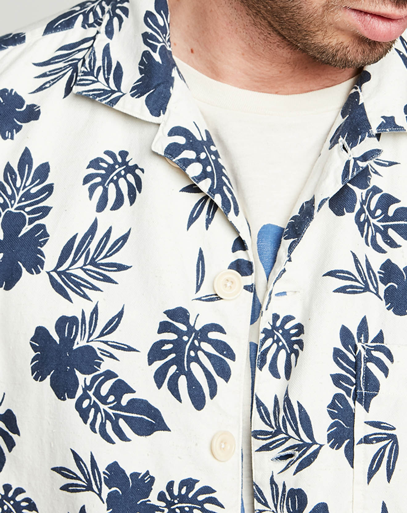 Hartford Chemise regular Parker feuilles tropicales  bleu marine/écru