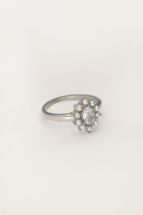 Ring met transparante steen en parels