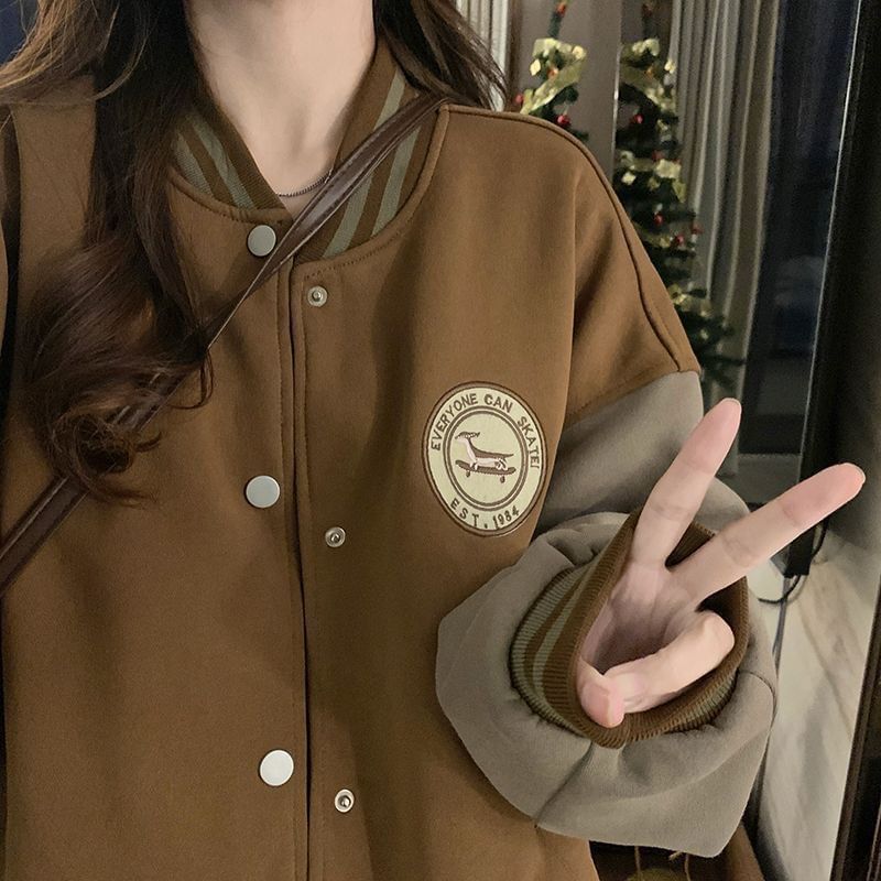 PERKARP - Oversized enkelrijs baseballjack met geborduurde letters en raglanmouwen