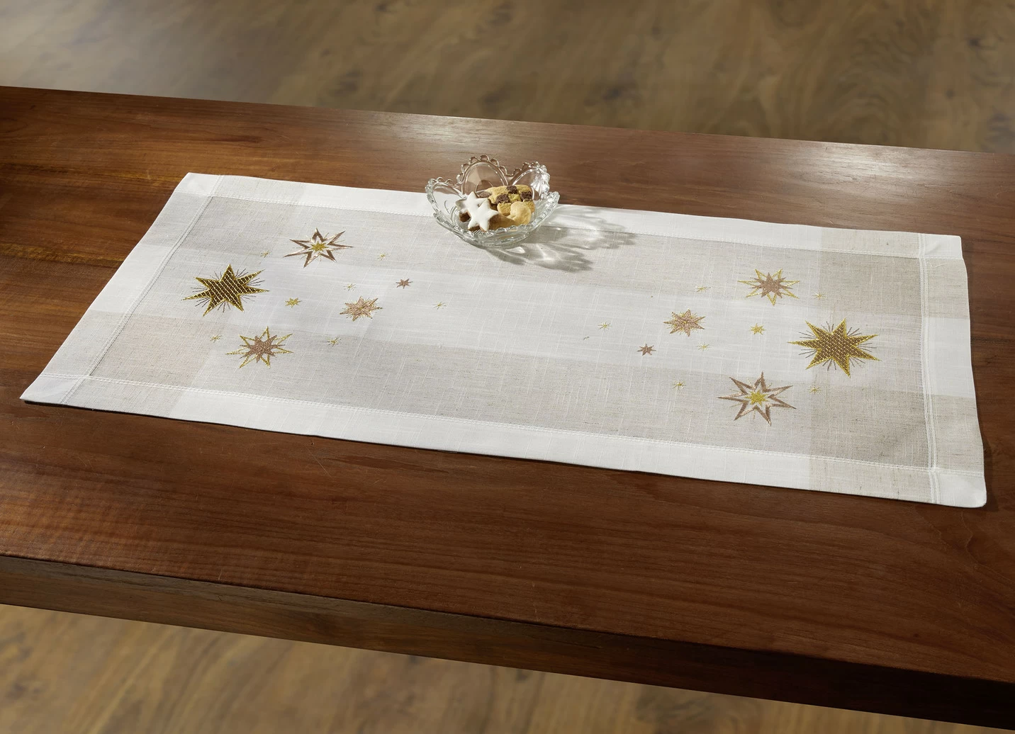 Tisch- und Raumdekoration mit Sternendessin