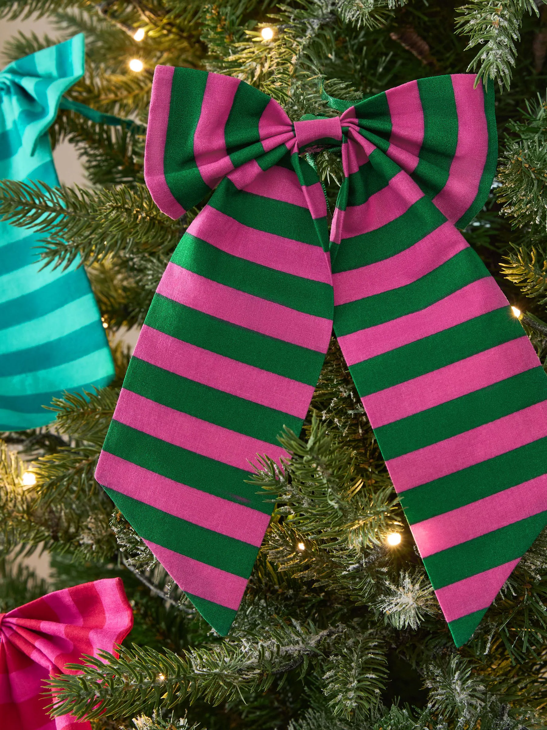 Set van 6 gestreepte kerstballen met strik