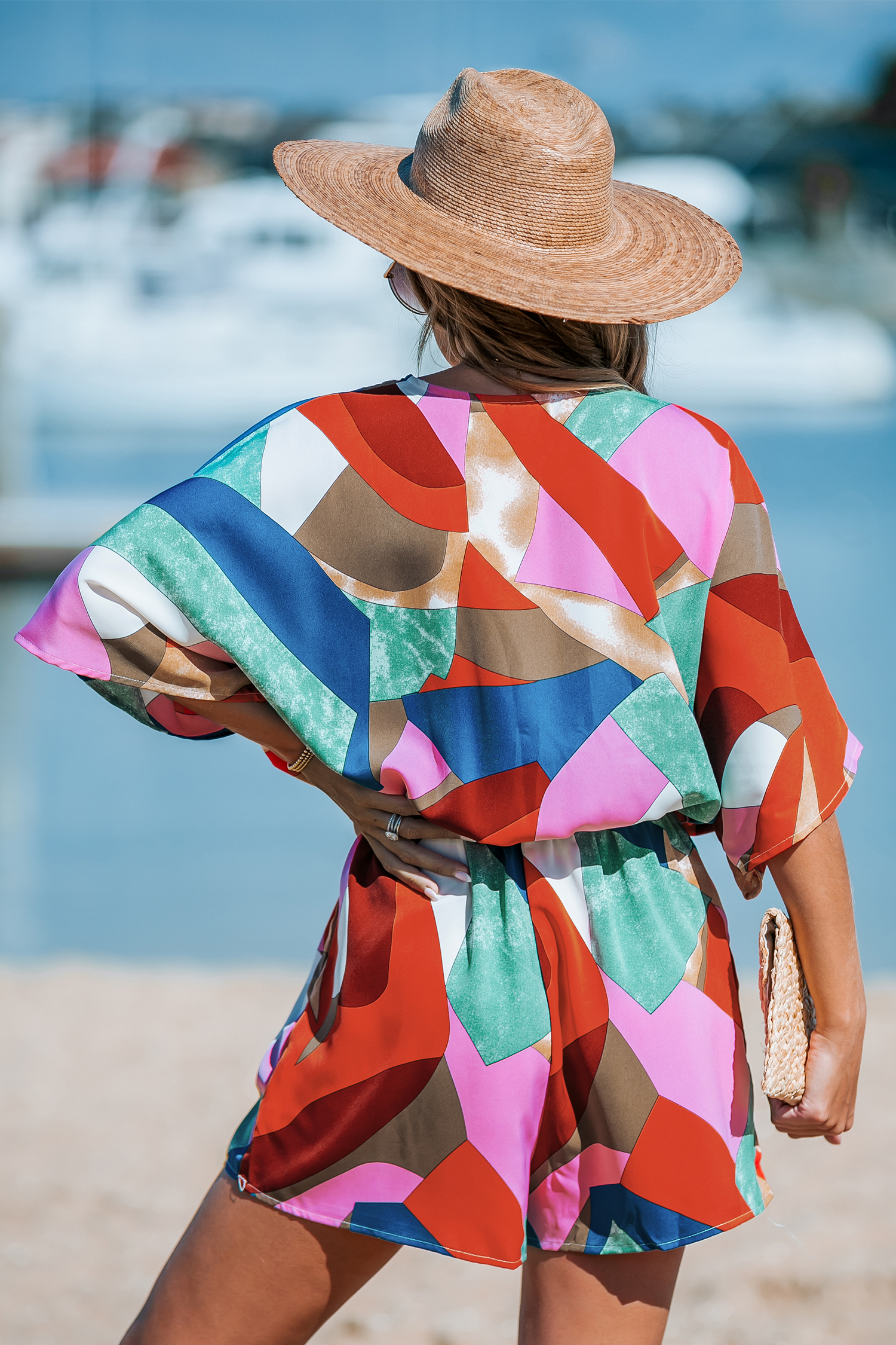 Combishort à jambes amples avec col surplis géométrique abstraite