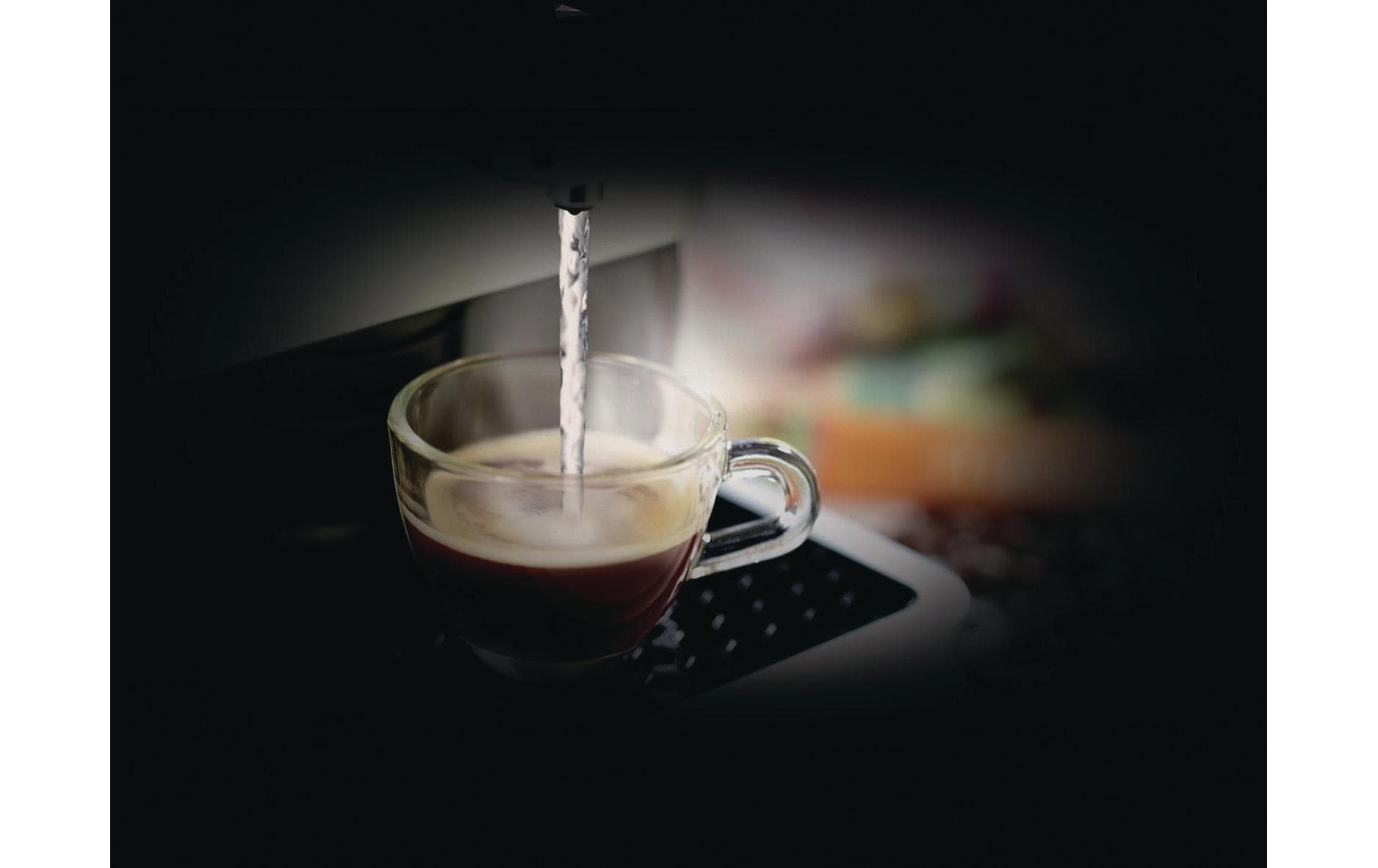 Kaffeevollautomat Finessa Milk Weiss, Schwarz<br>Kompakter Kaffeevollautomat