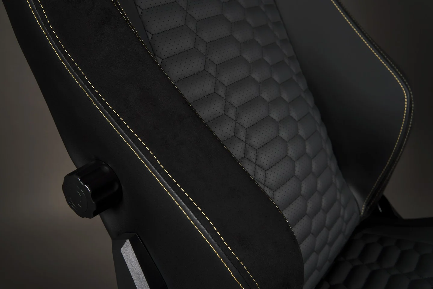 Apollon Classic / Gold Top Black seat + Gold logo
