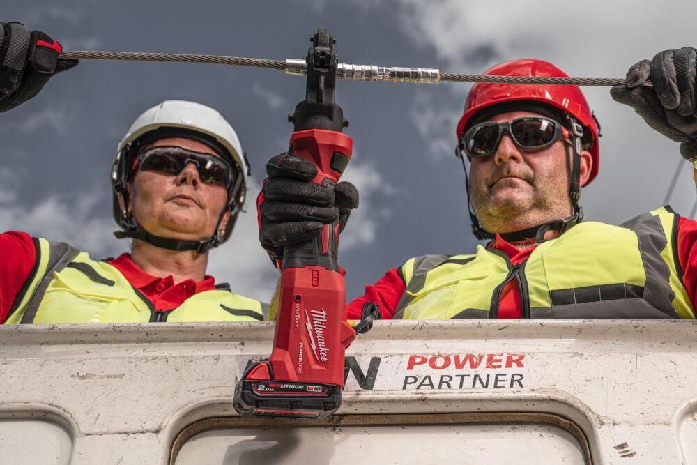 Milwaukee M18 ONEHCCT60-202C FORCE LOGIC™ Accu kabelkrimptang 60 kN 18V 2.0Ah in koffer - 4933479684