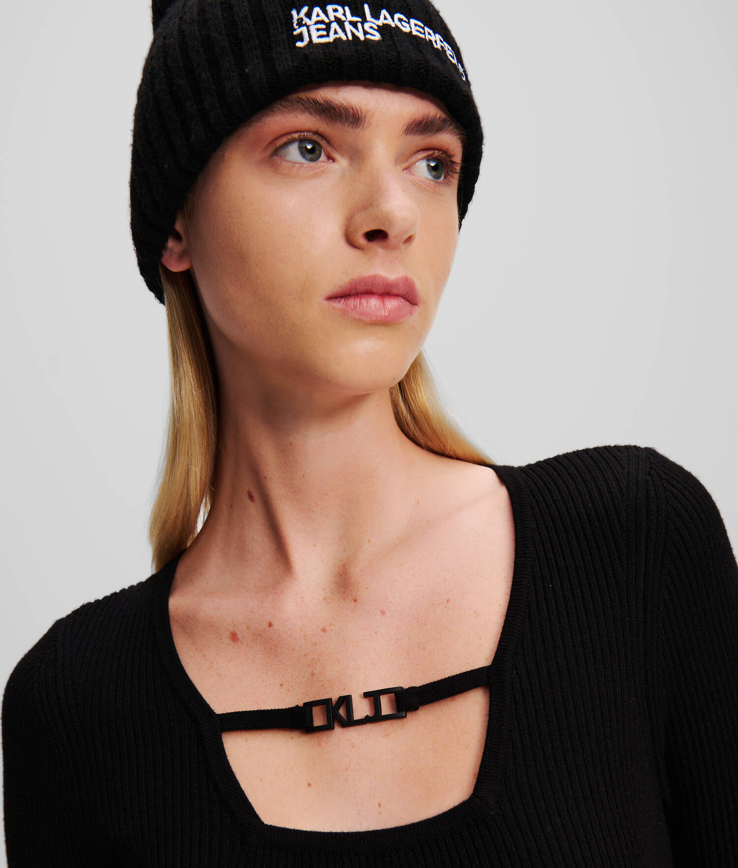HAUT EN TRICOT À ENCOLURE CARRÉE KLJ