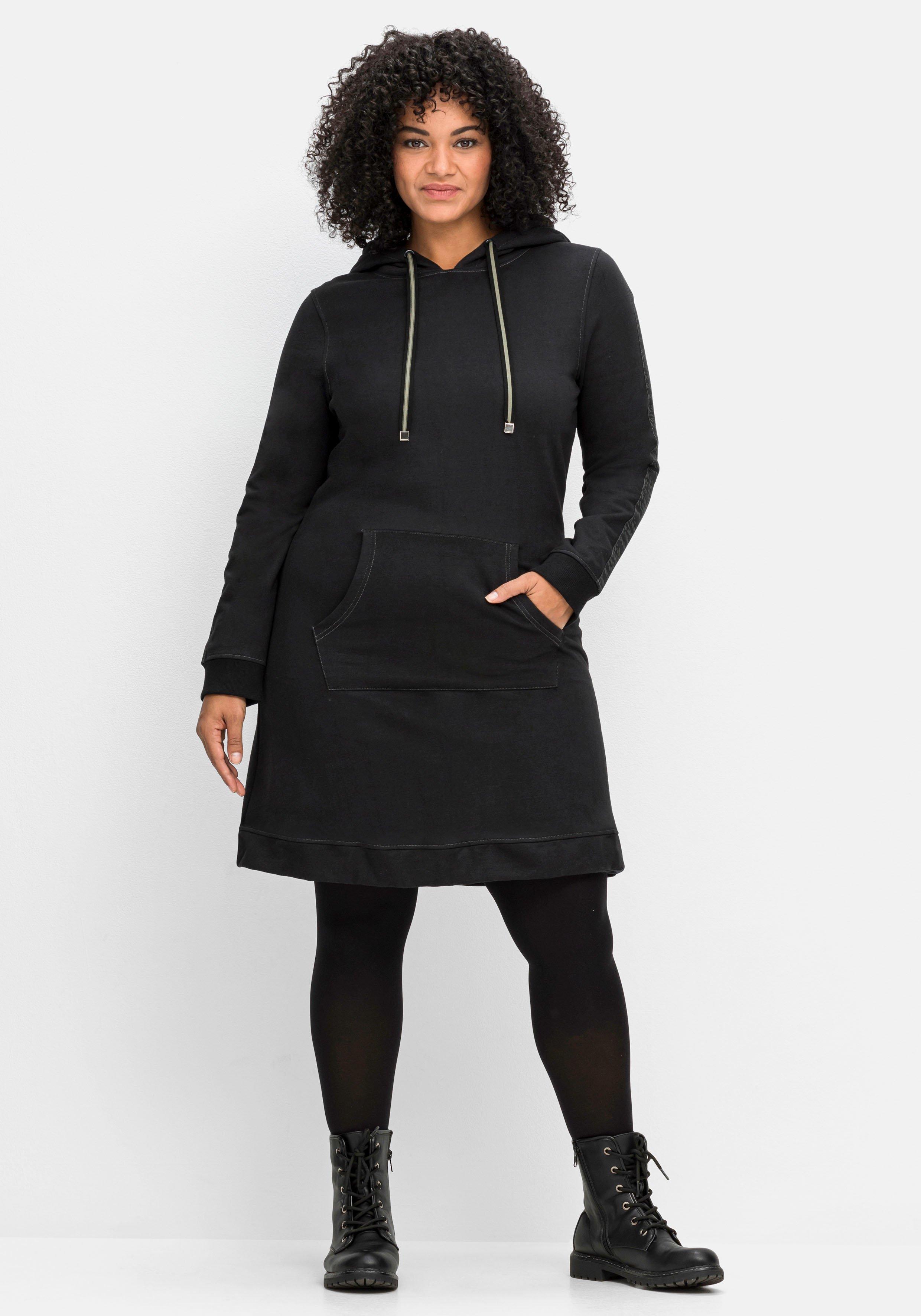 Kurzes Kapuzen-Sweatkleid mit Ärmeldruck