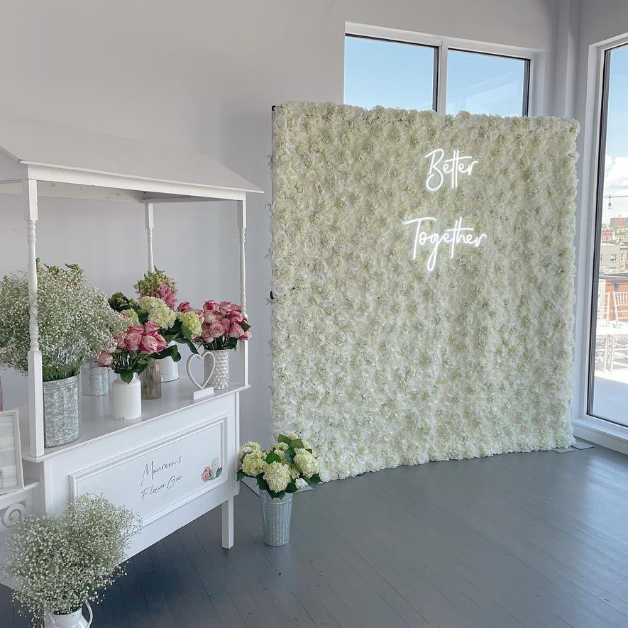 (45x65cm) Kunstblumen Wand Party Deko Rosen Photo Booth Blumenwand - Lila / Weiss