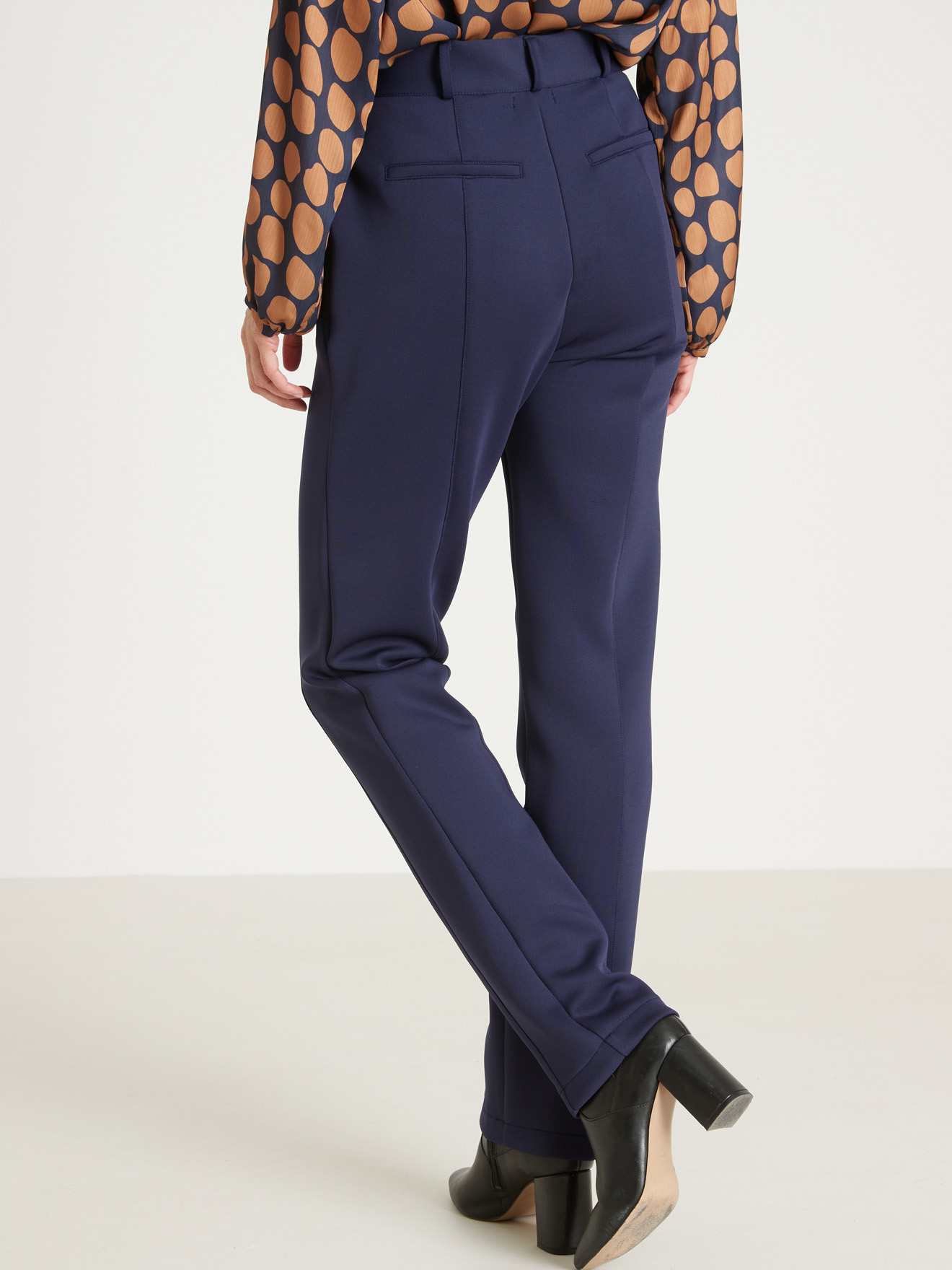 Pantalon élastiqué dos maille satinée