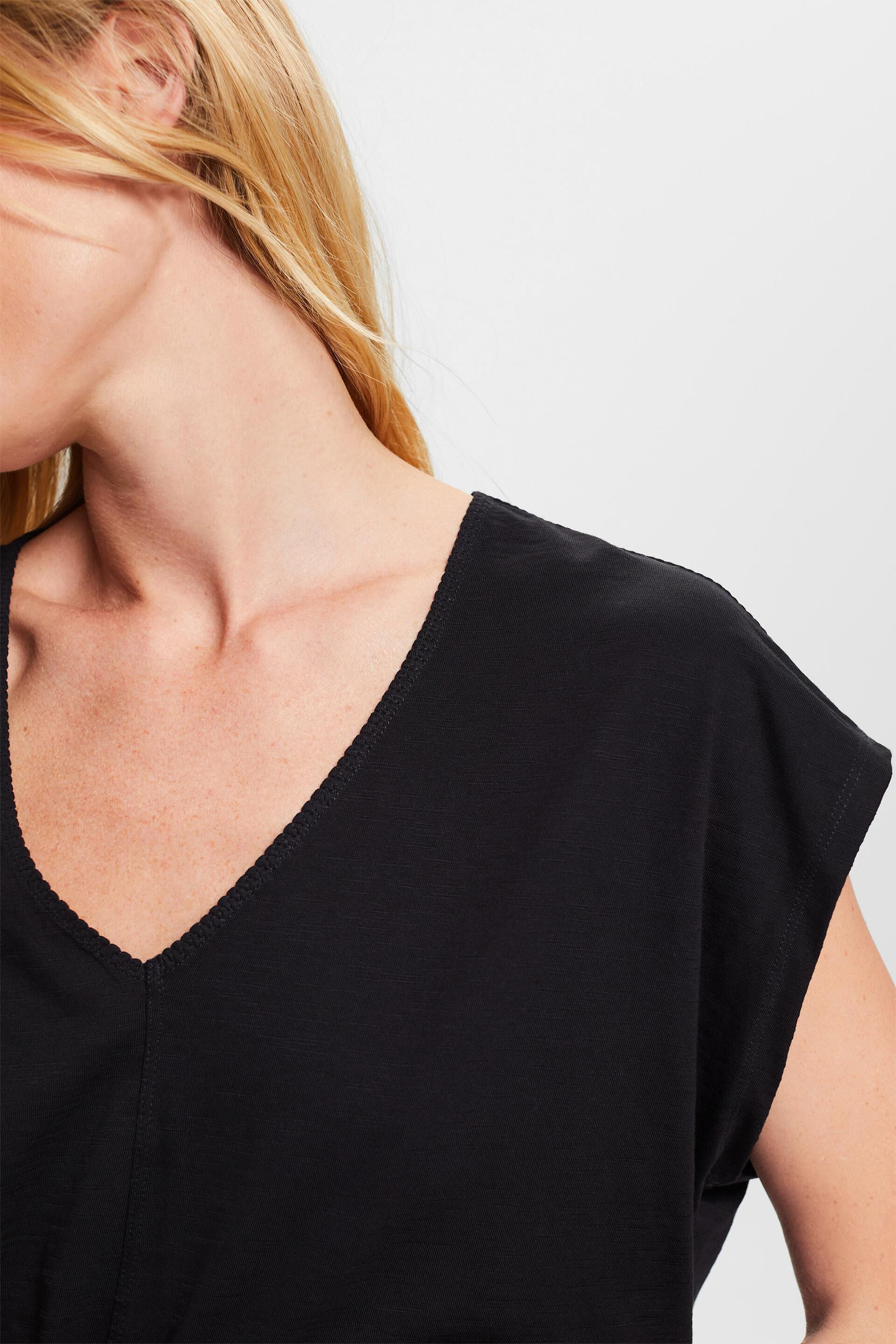T-shirt à encolure en V orné de surpiqûres décoratives, 100% coton