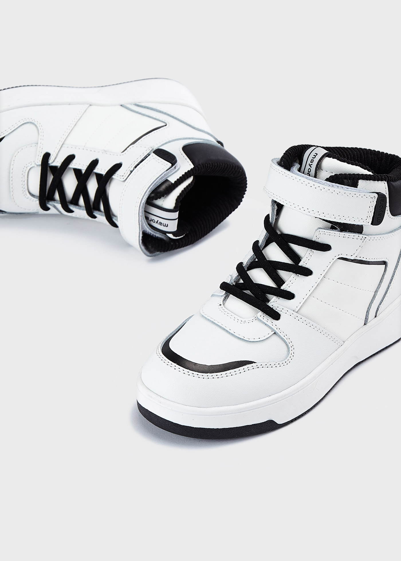 Bota esportiva de couro para meninos