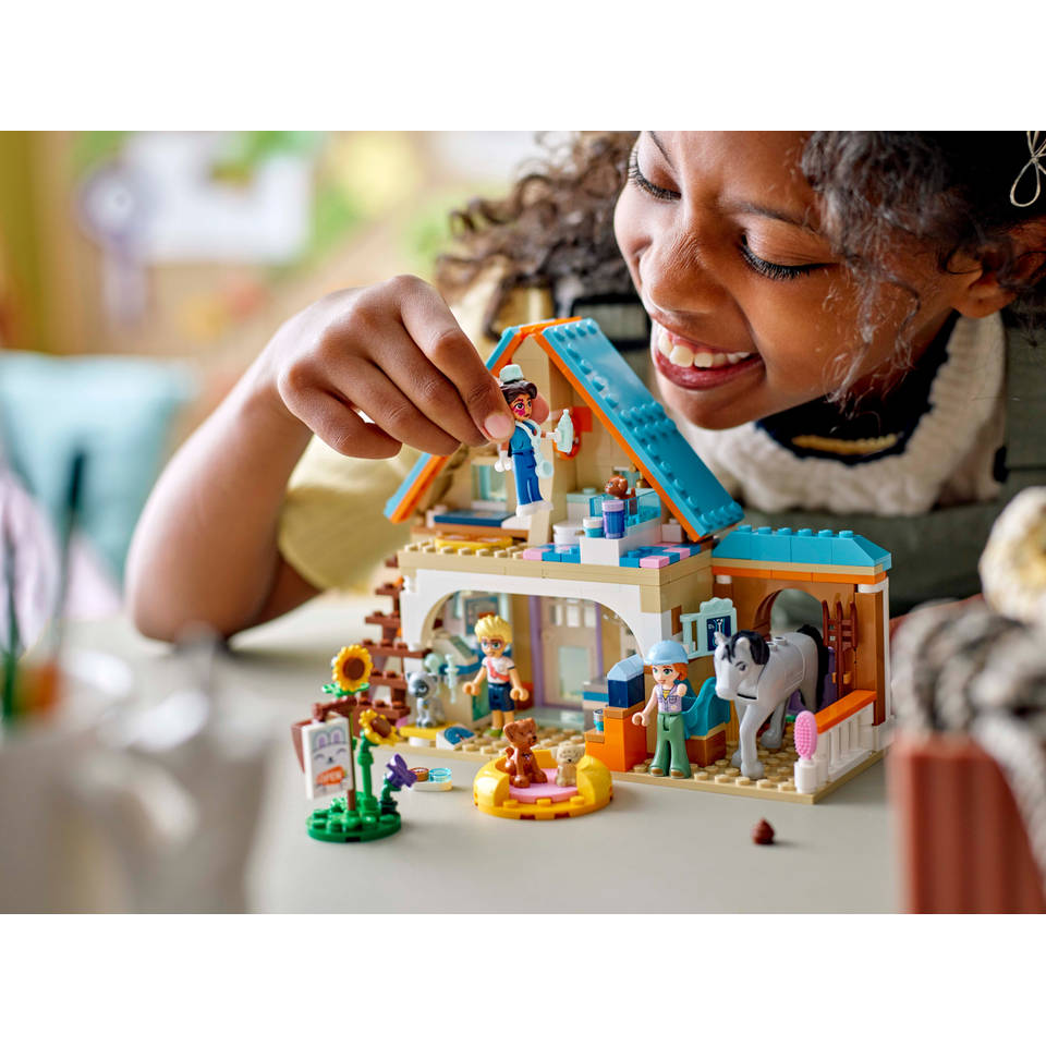 LEGO Friends dierenkliniek voor paarden en huisdieren 42651