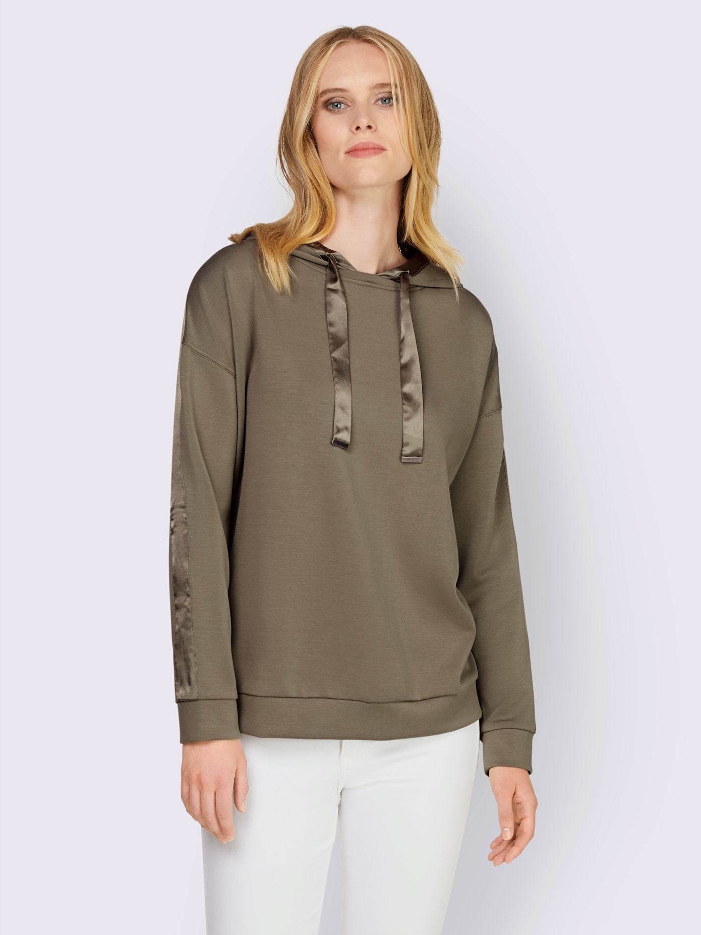 Sweat-shirt garniture de satin décorative