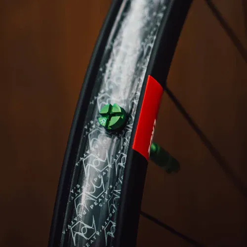 Peaty's Chris King Tubeless Valves 42mm