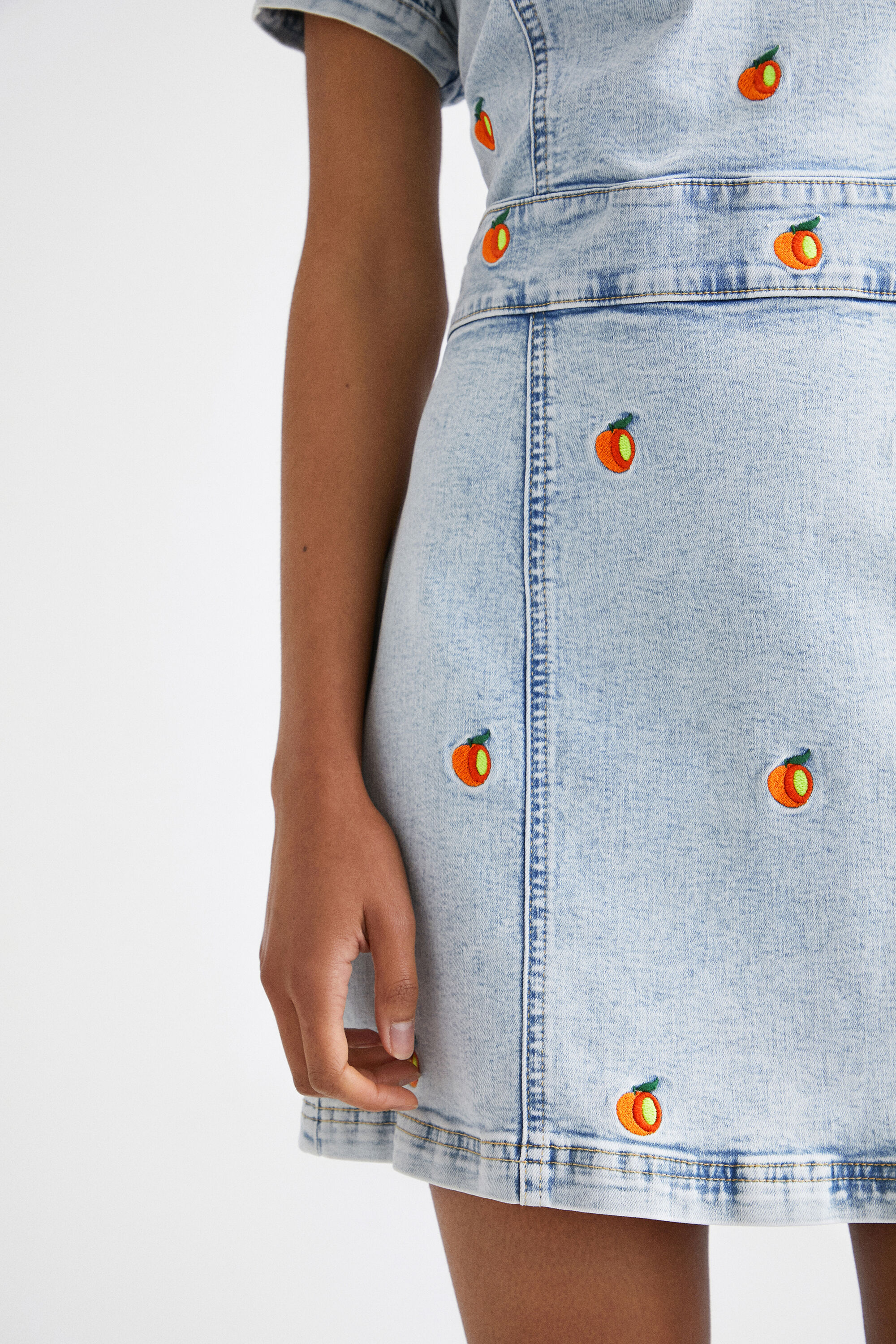 Robe courte ajustée en denim