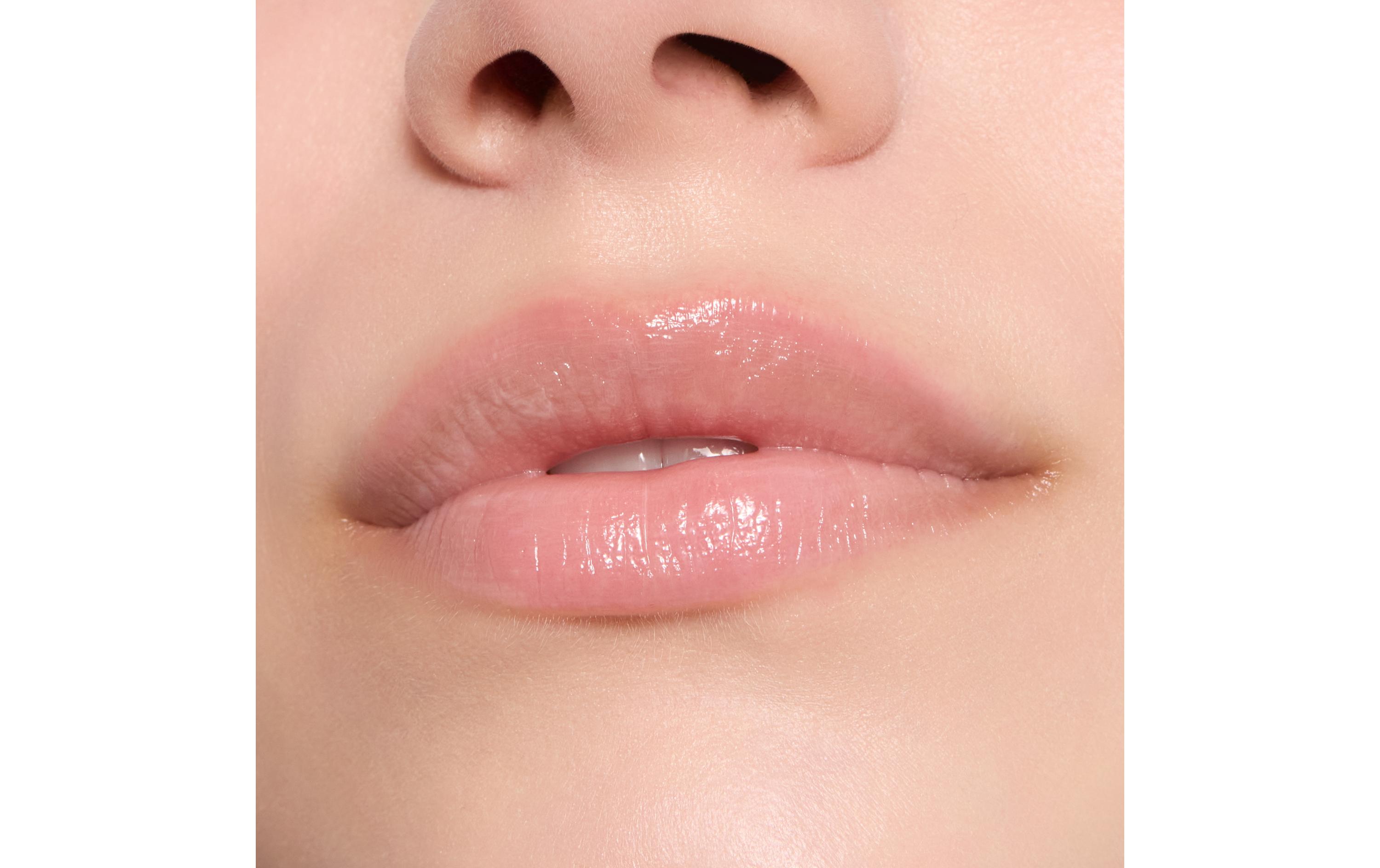 Lip Gloss Care In Colours 010 EverydayFarbiger Lippenbalsam in einem transparenten Rosaton für glänzende Lippen