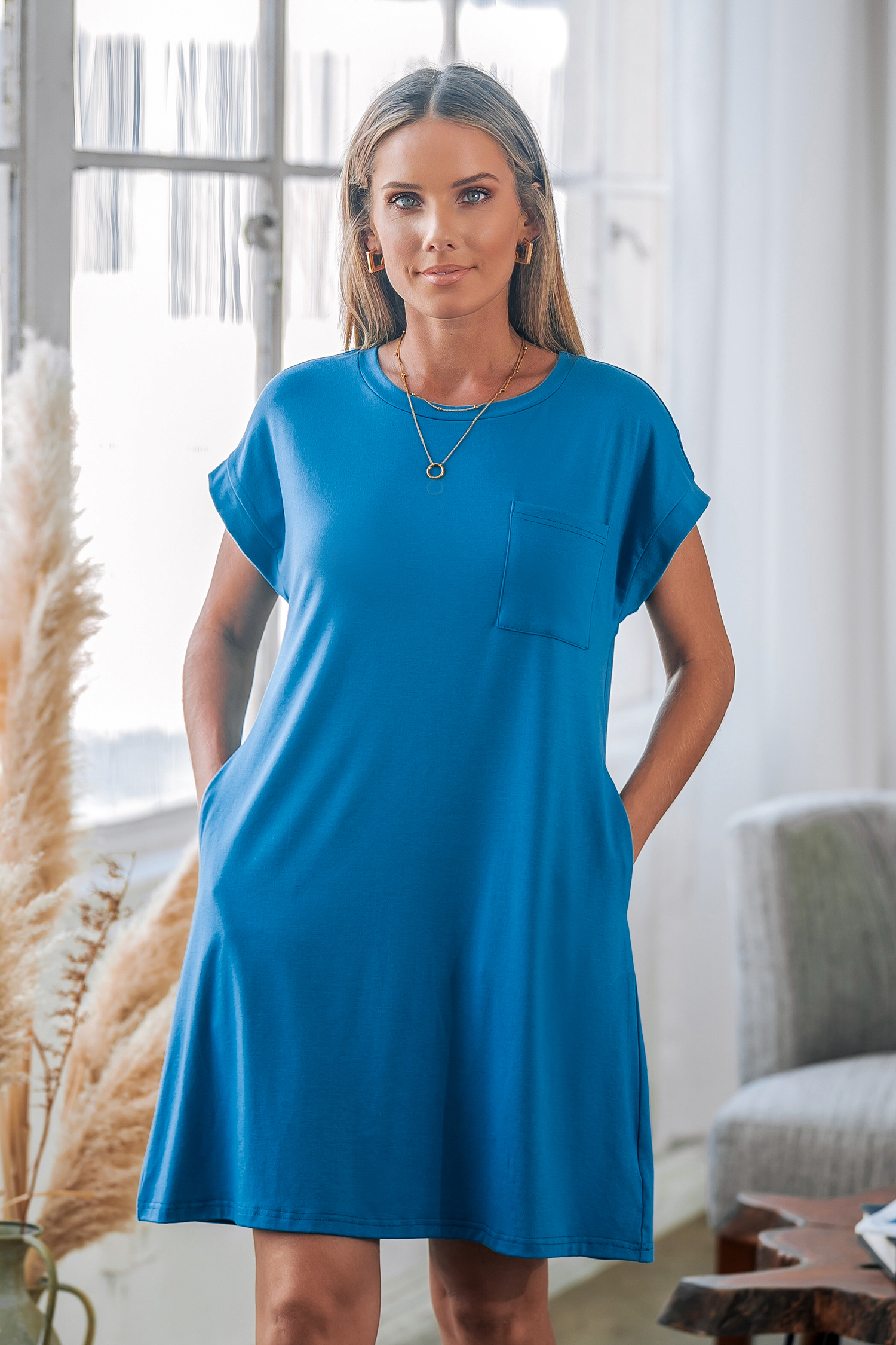 Robe mini en jersey avec manches courtes et col rond bleue