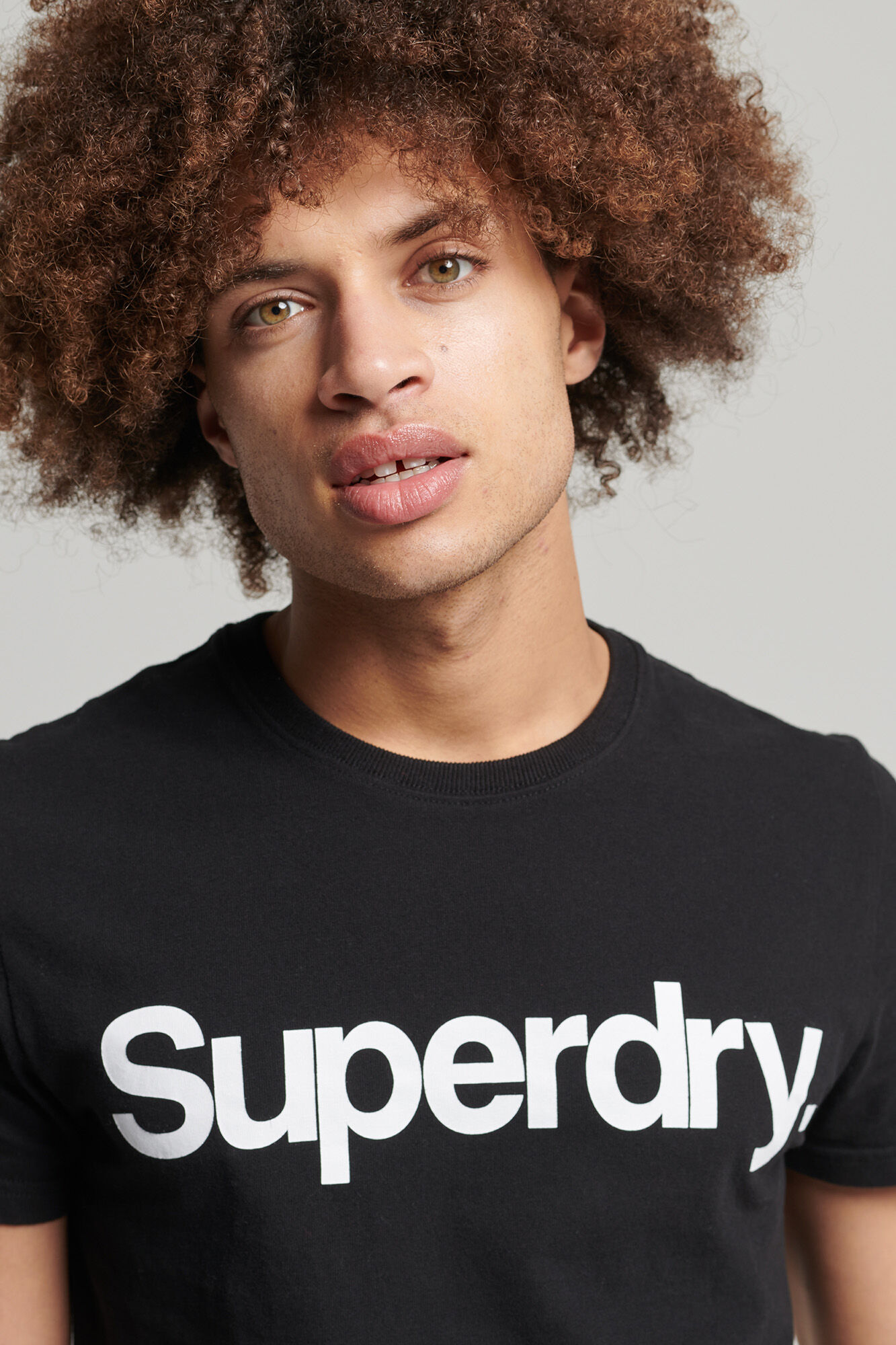 Camiseta de algodão orgânico com o logotipo da Core - preta