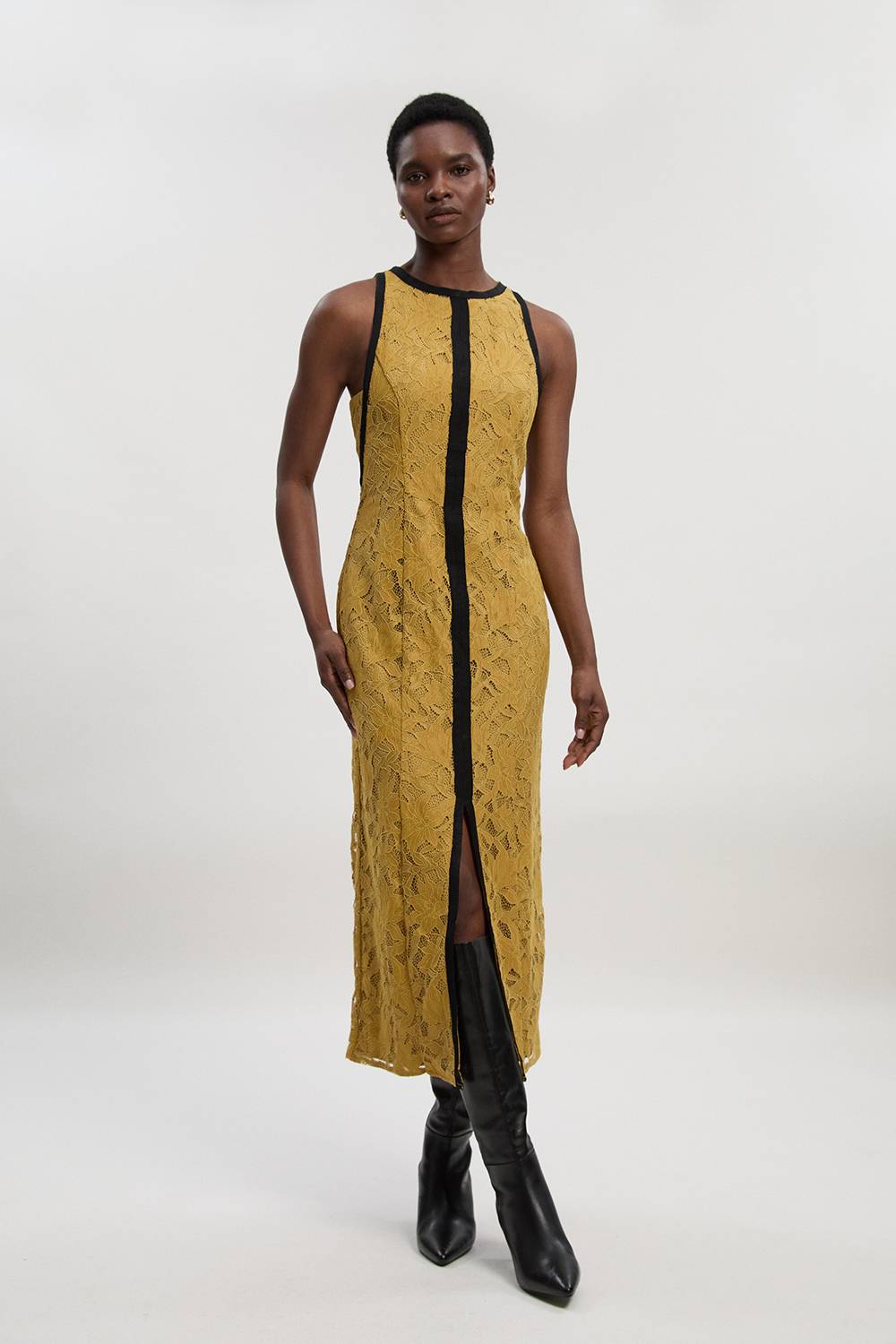 KarenMillen Robe maxi en dentelle avec passepoil noir pour petites tailles