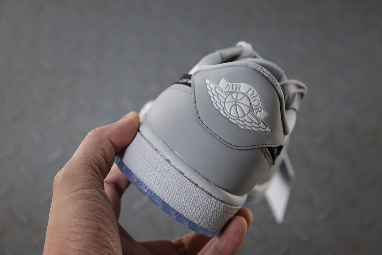 DIOR × AIR JORDAN 1 LOW (Original Box)
