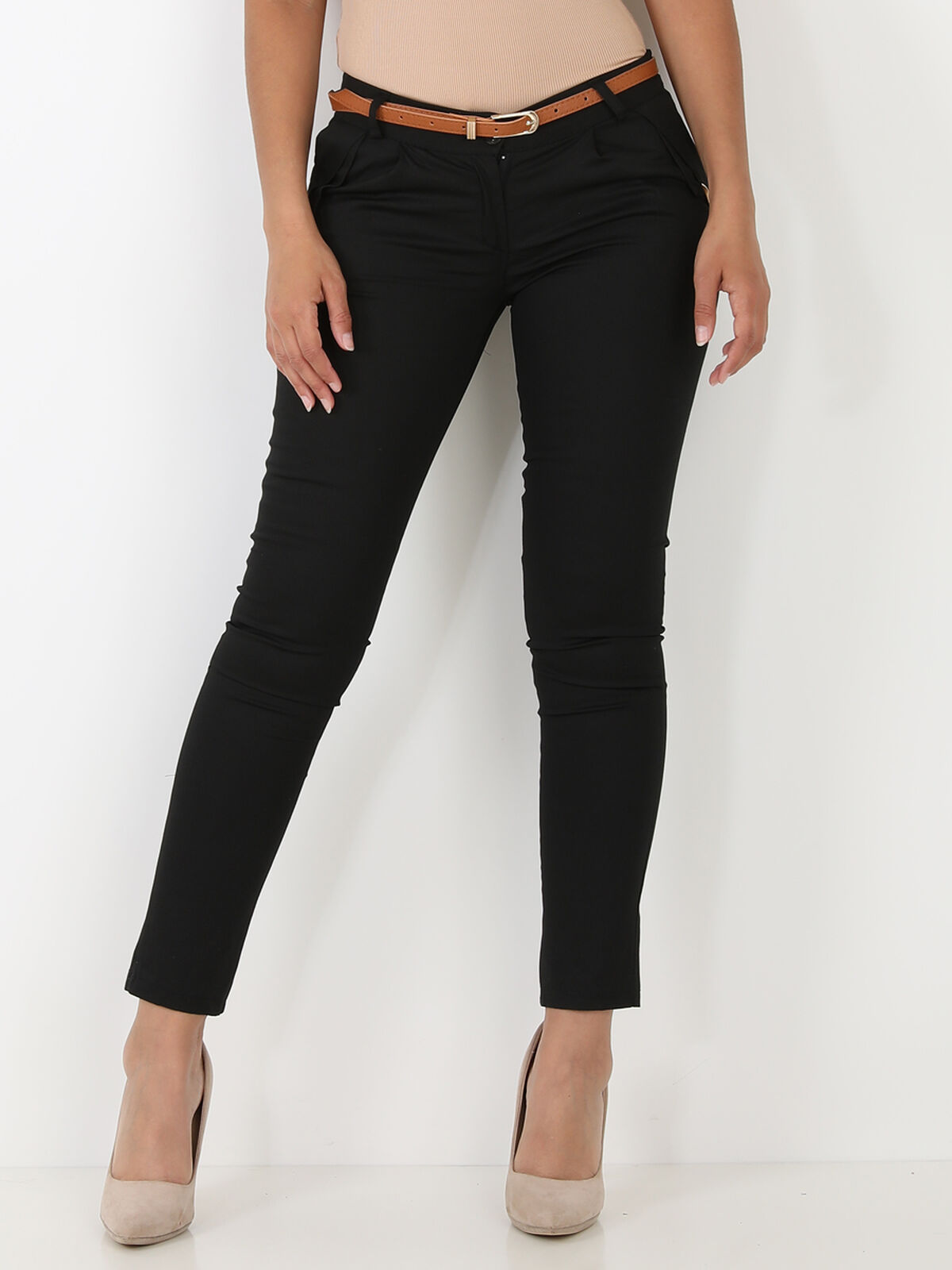 Pantalon à pinces avec ceinture- Noir