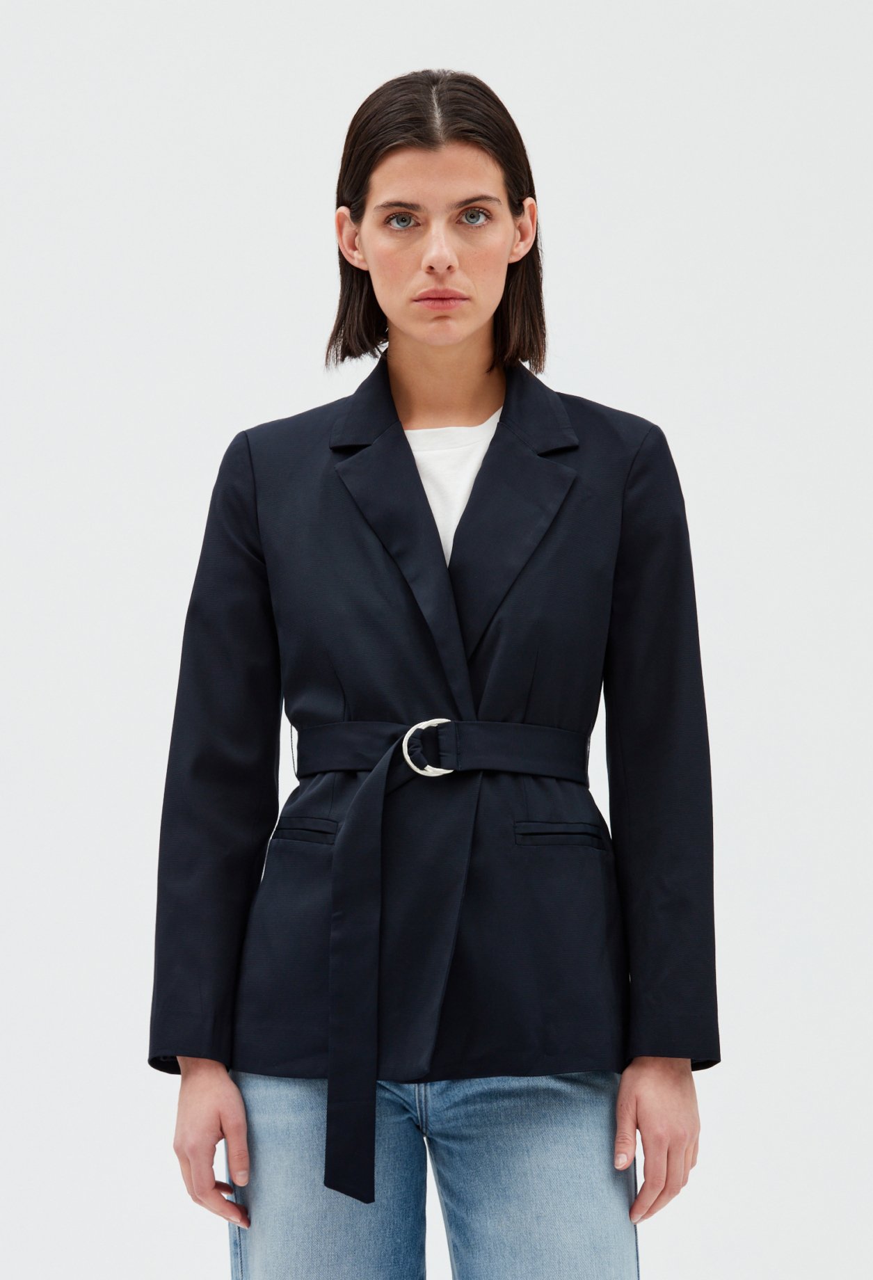 Veste tailleur ceinturee