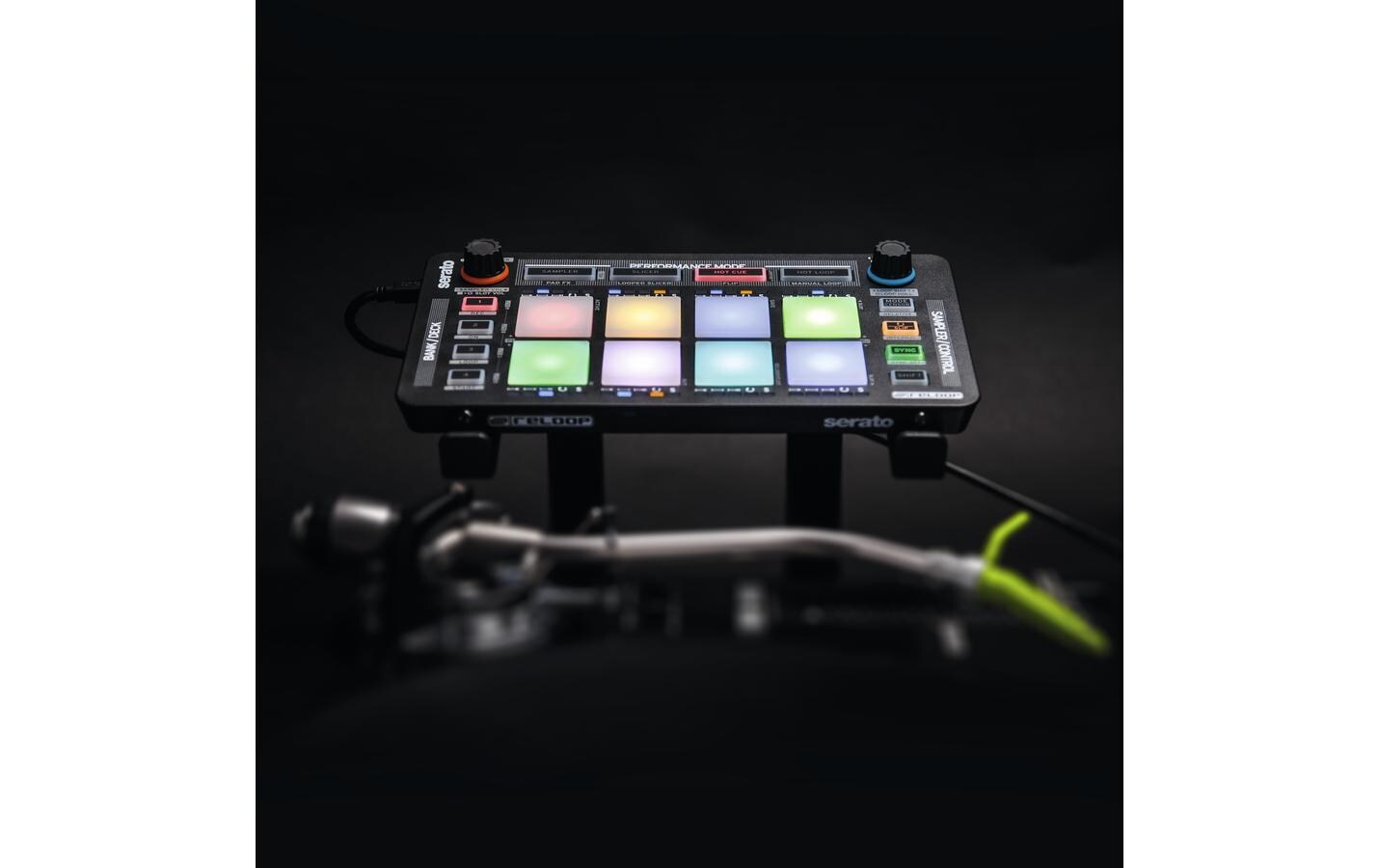 DJ-Controller Neon<br>Mächtiger Performance Pad-Controller für als ideale Ergänzung für DVS-Nutzer und Controller-DJs