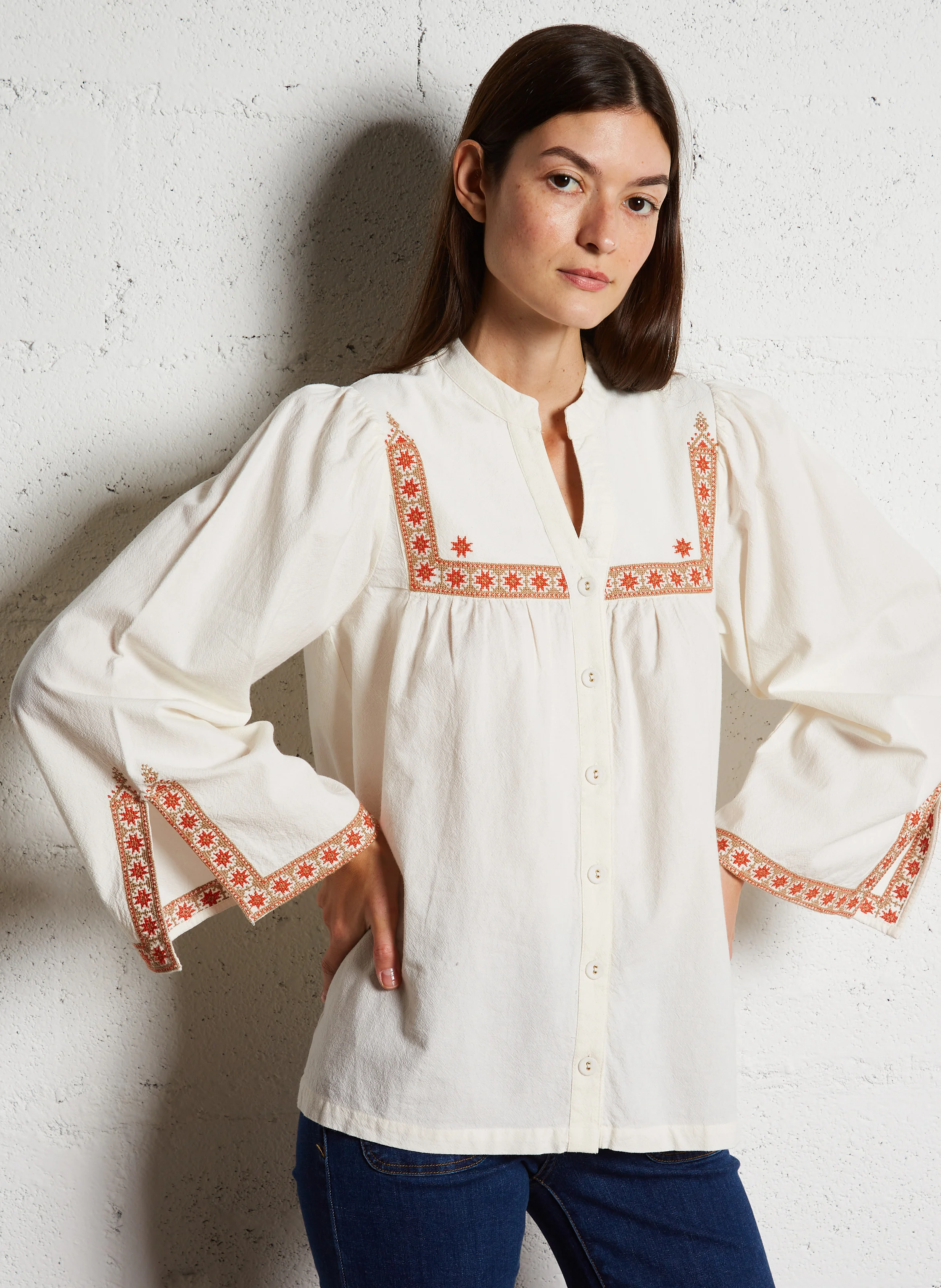 GALATEE - Chemise col V droite en coton brodé | Beige