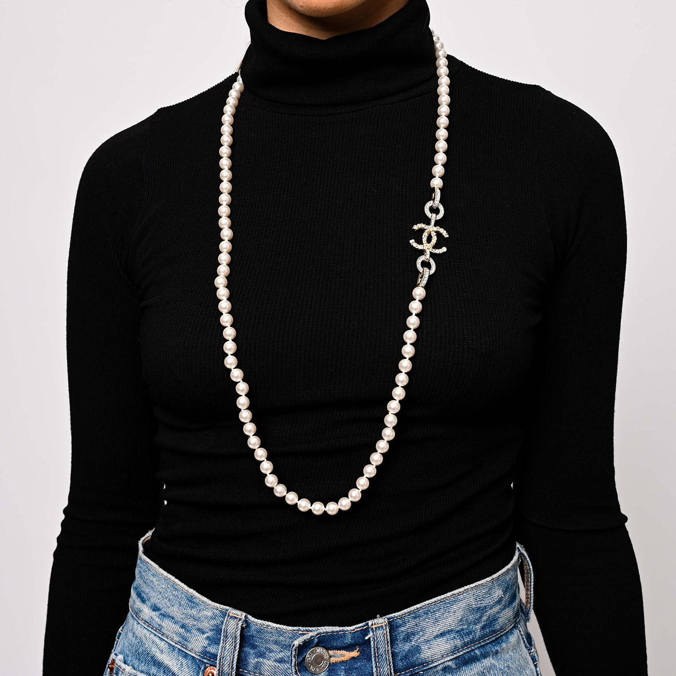 Chanel Sautoir CC Perles & Strass blanc - Neuf sans étiquette