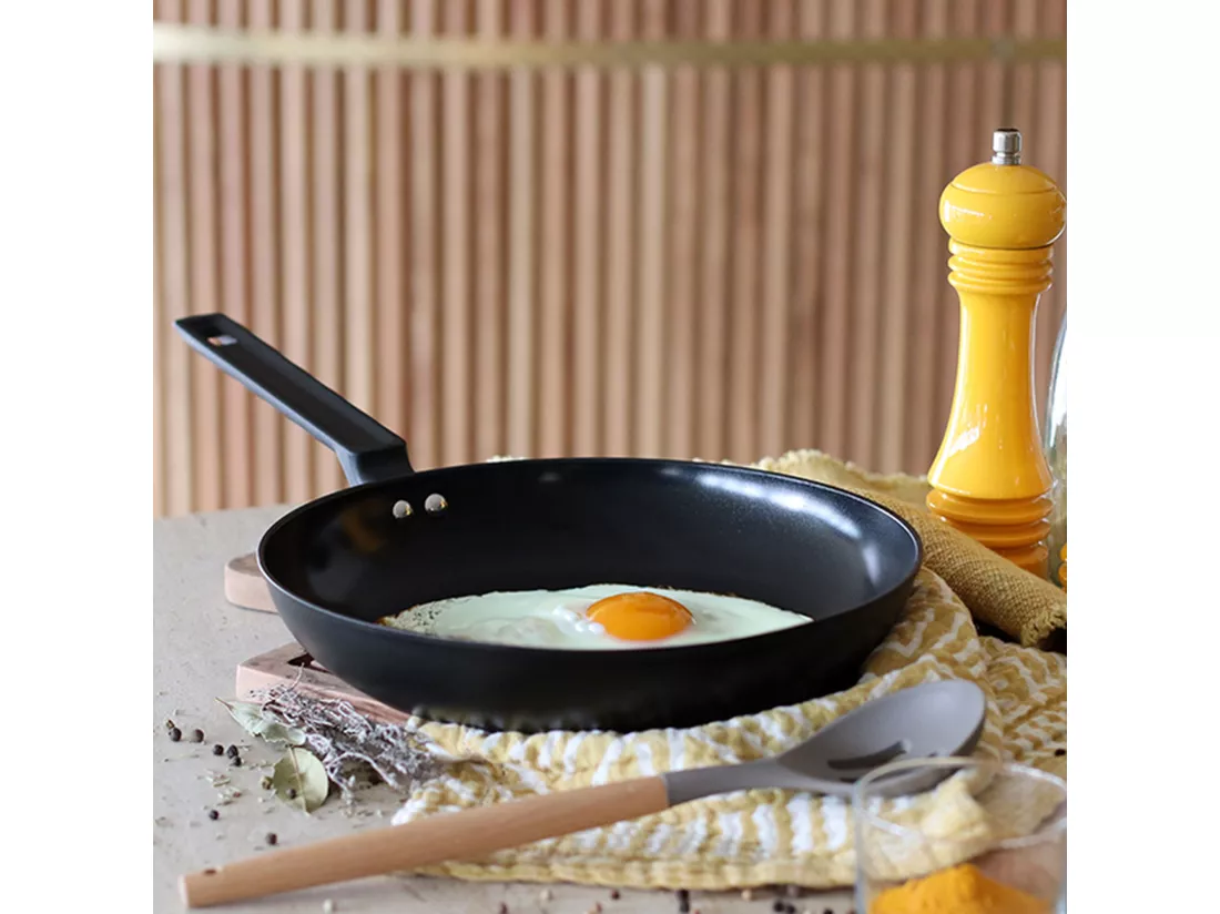 Menastyl - Poele First 28cm En Aluminium Noir Induction