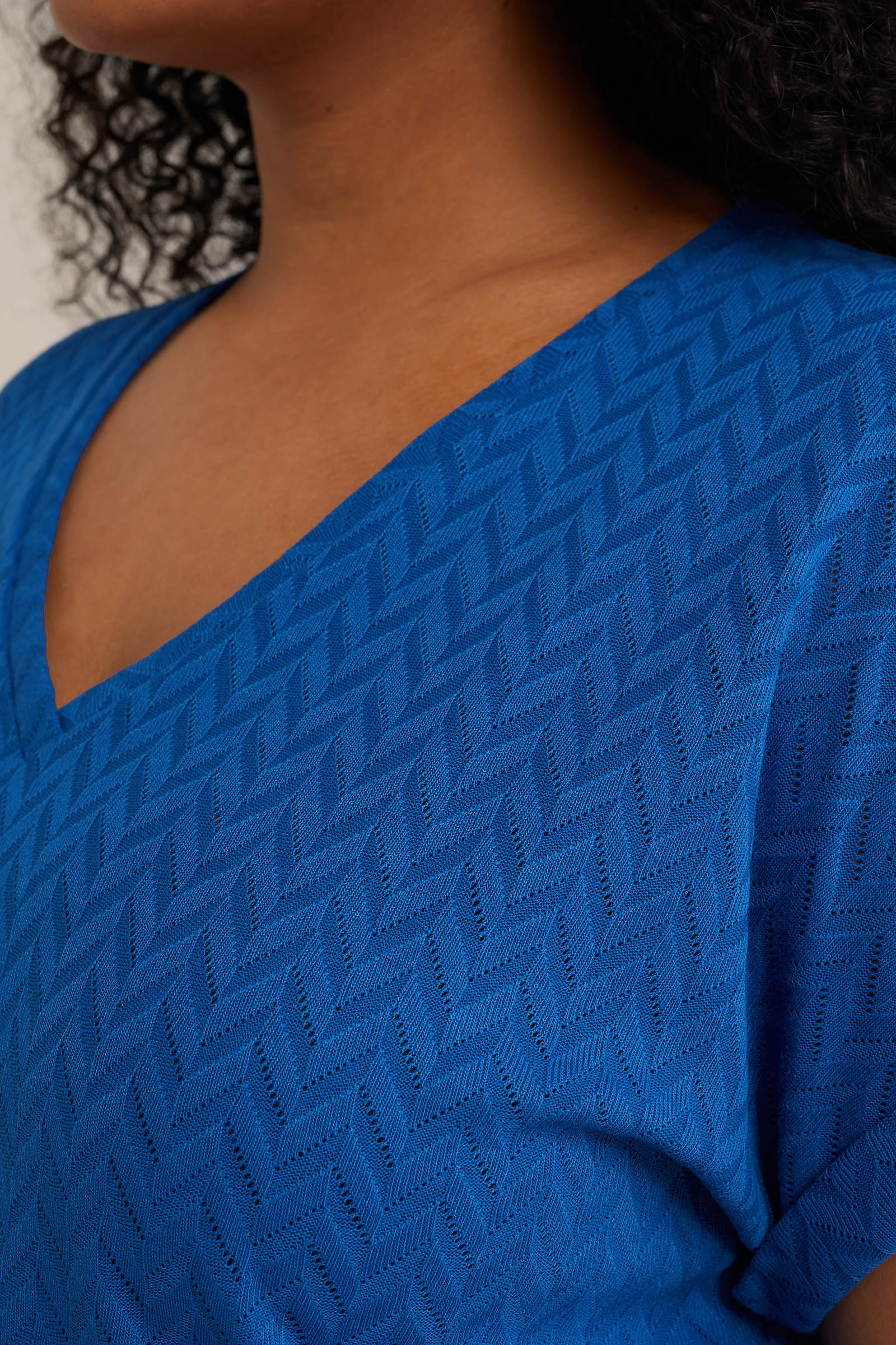 T-shirt met opengewerkt dessin - Curve WE Fashion Kobaltblauw