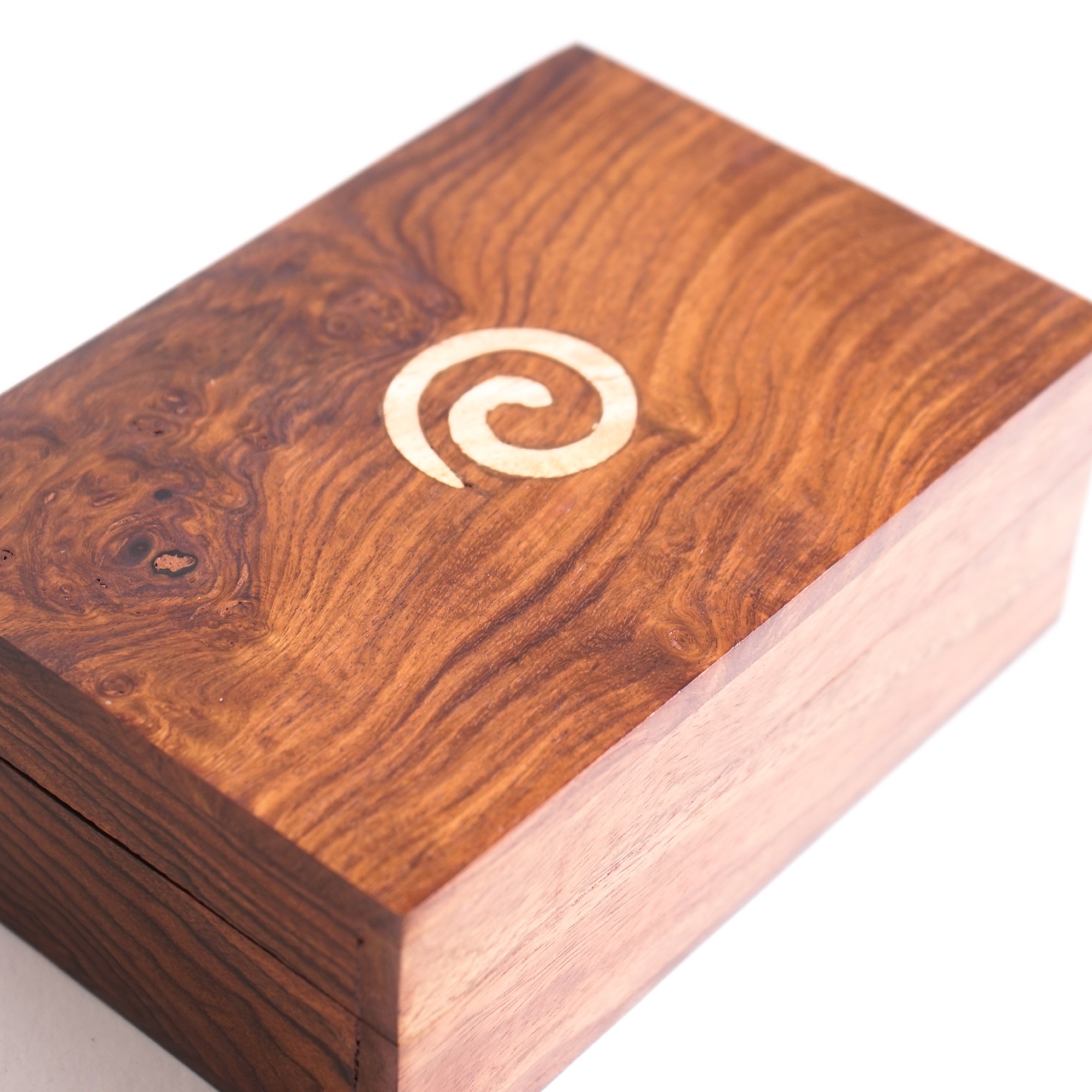 Holz-Schatulle mit Perlmuttintarsien, braun, B 15 cm, L 10 cm, H 6 cm von fischer's lagerhaus