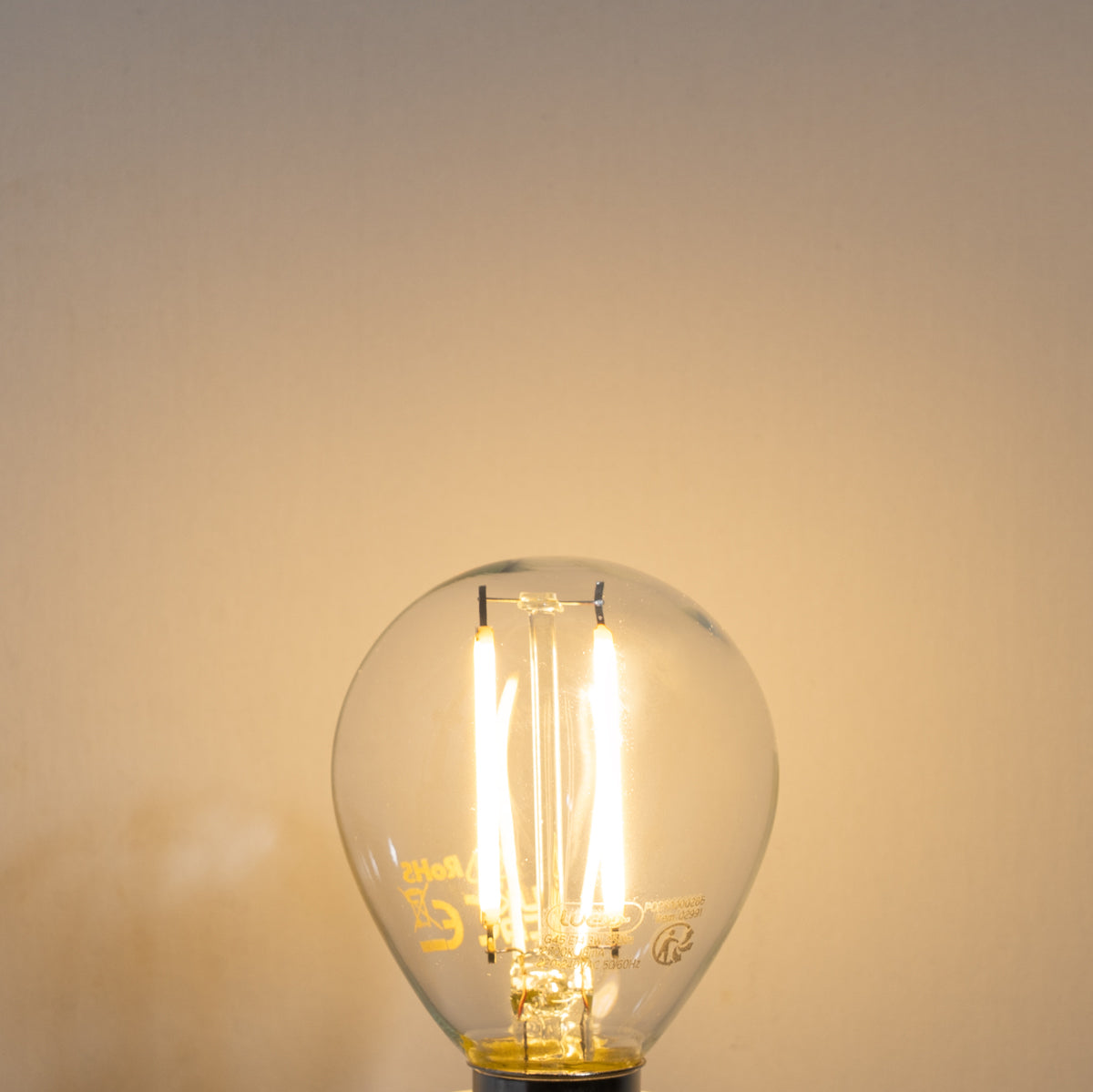 LUEDD E14 dimbare LED lamp P45 helder 3W 250 lm 2700K