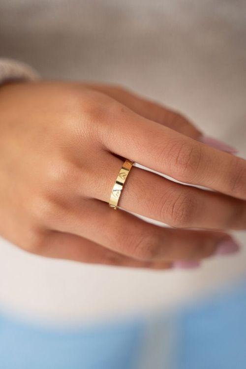 Ring met gegraveerde hartjes