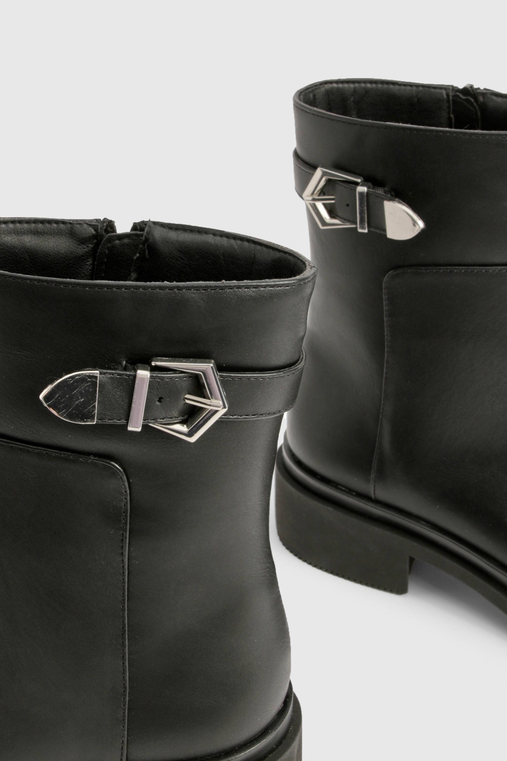 boohoo Bottines Chunky à Détails Boucles Coupe Large