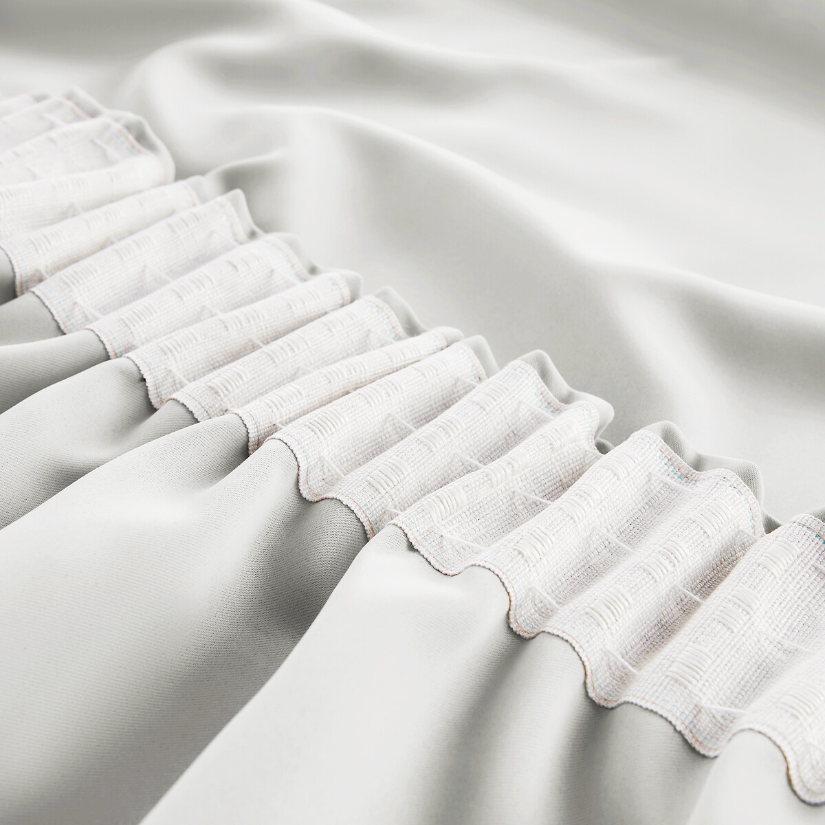 LA REDOUTE INTERIEURS<br>Cortina blackout com acabamento franzido, Voda