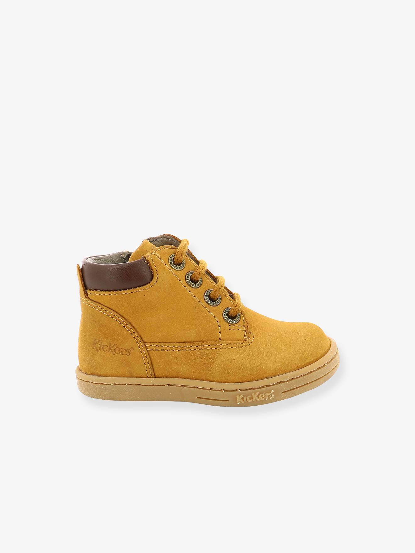 Sapatinhos de bebê Tackland KICKERS® tamanho médio, cor bege lisa.