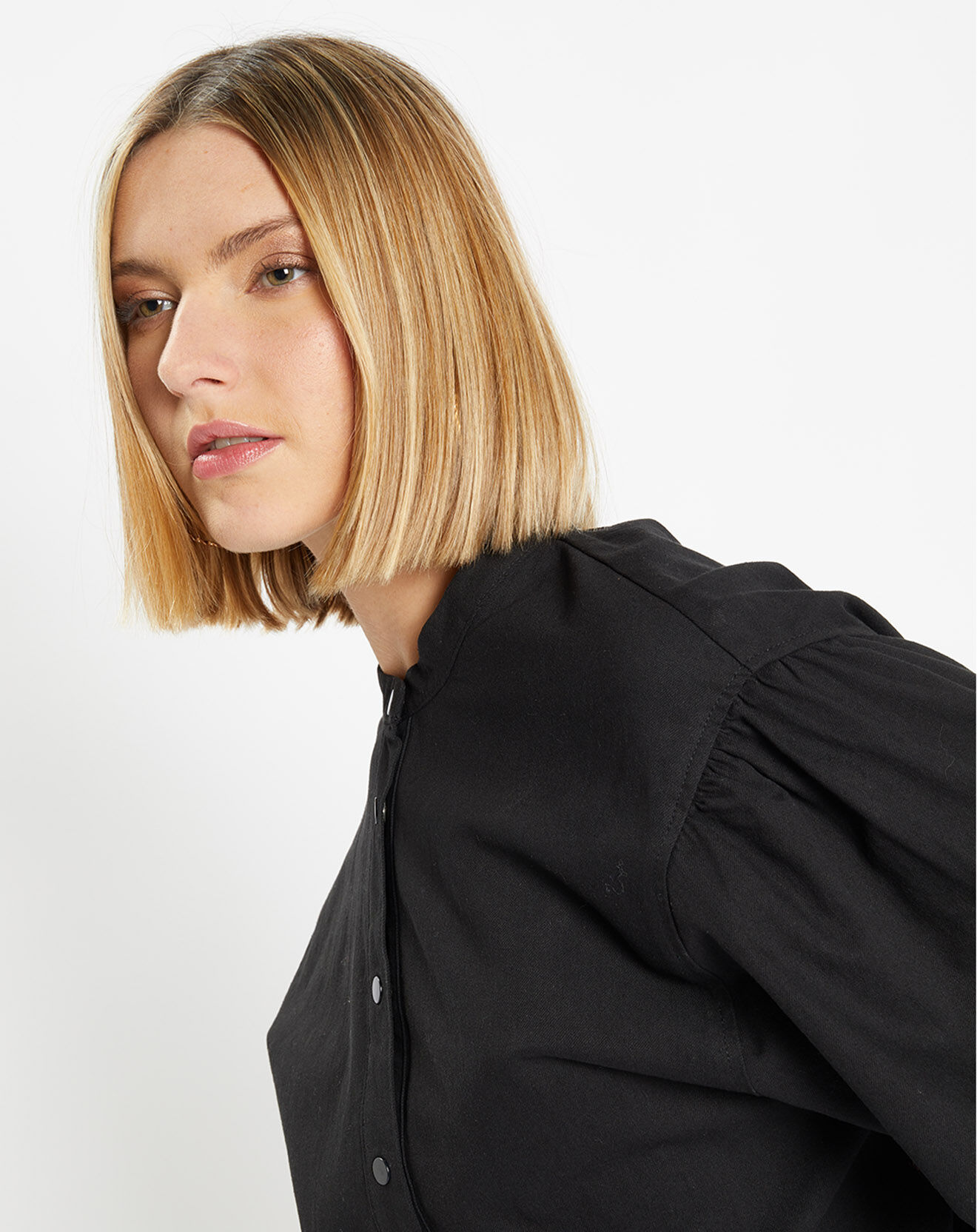 Galeries Lafayette Chemise en Coton Cachou col officier noire