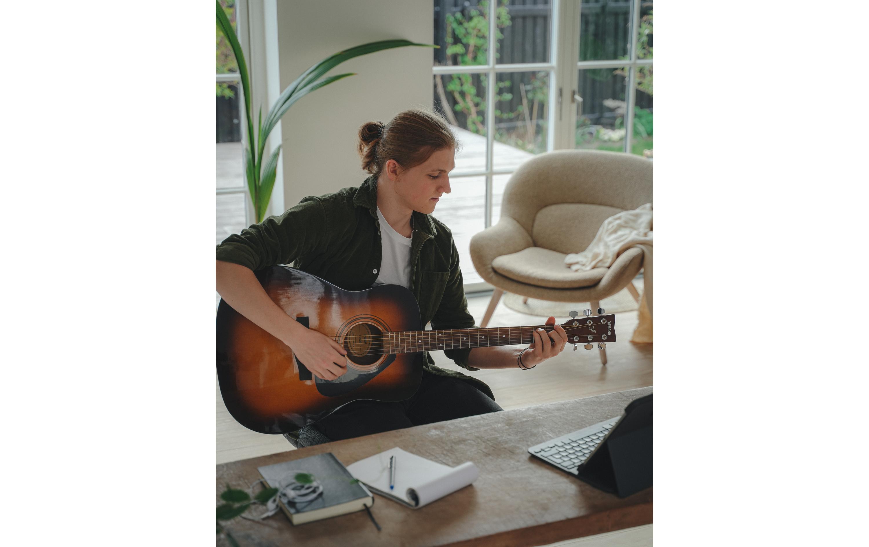 Westerngitarre F310P – Tobacco Brown Sunburst<br>Akustikgitarrenset