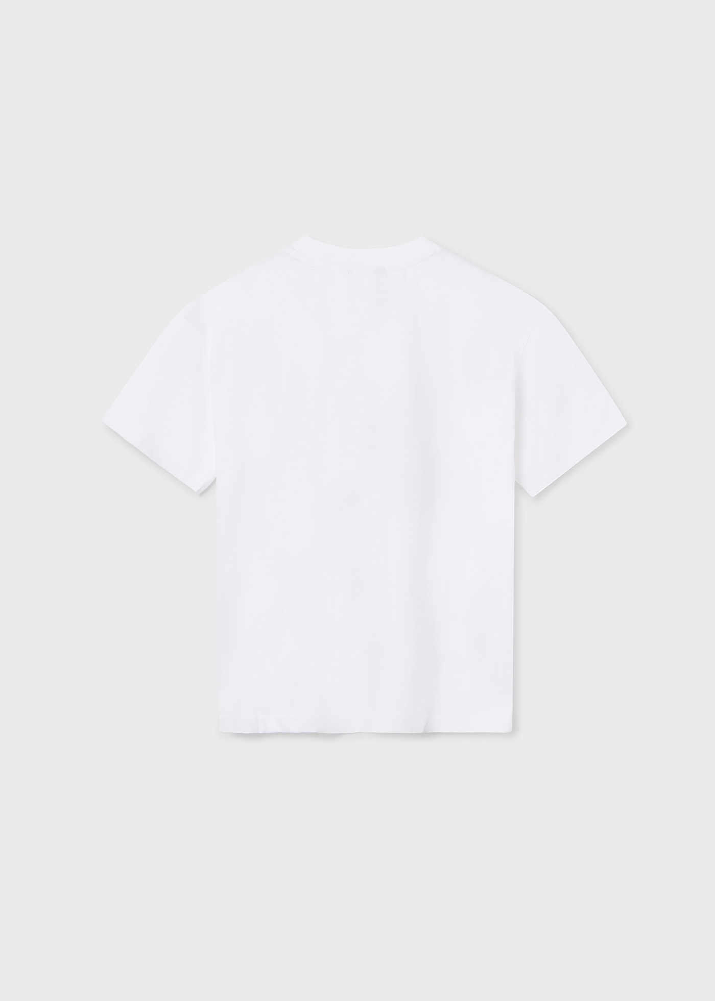 Camiseta infantil com estampa sustentável em algodão.