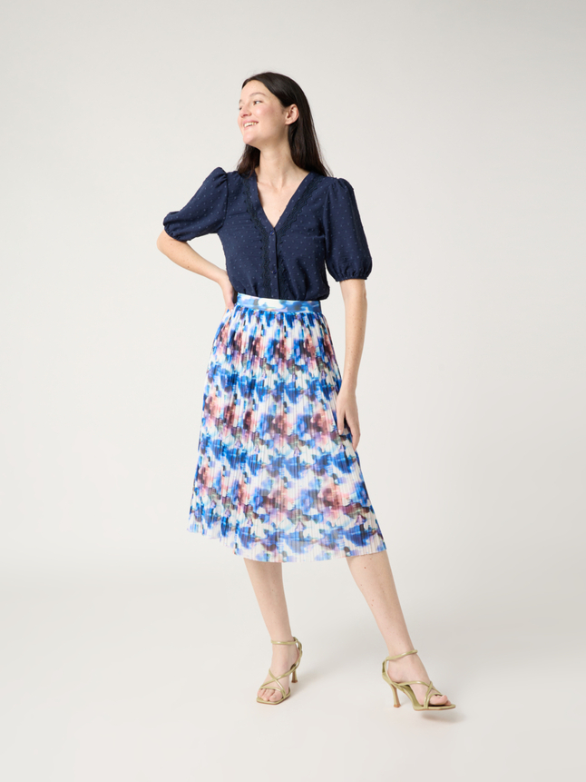 Top plumetis et dentelle col v