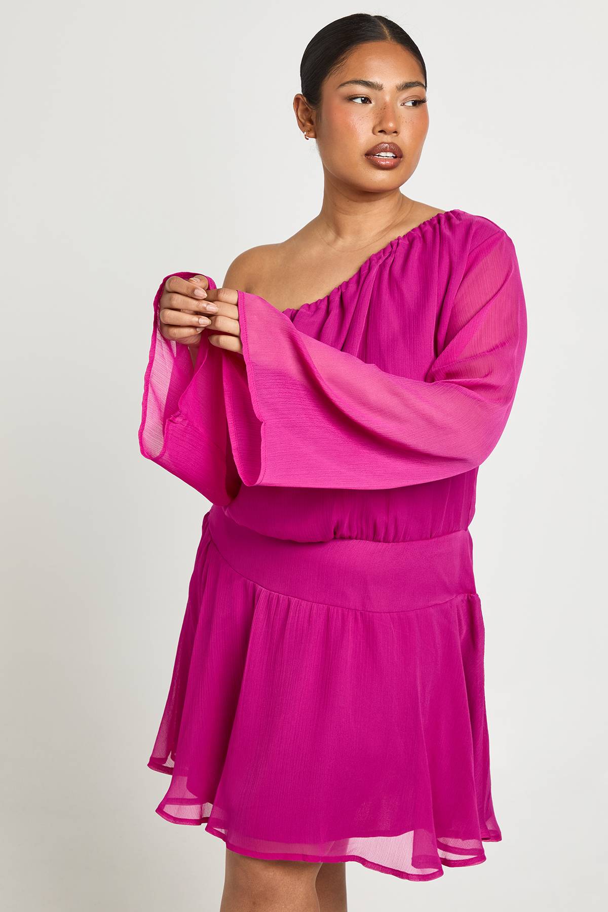 boohoo Robe Patineuse Asymétrique En Mousseline Grande Taille